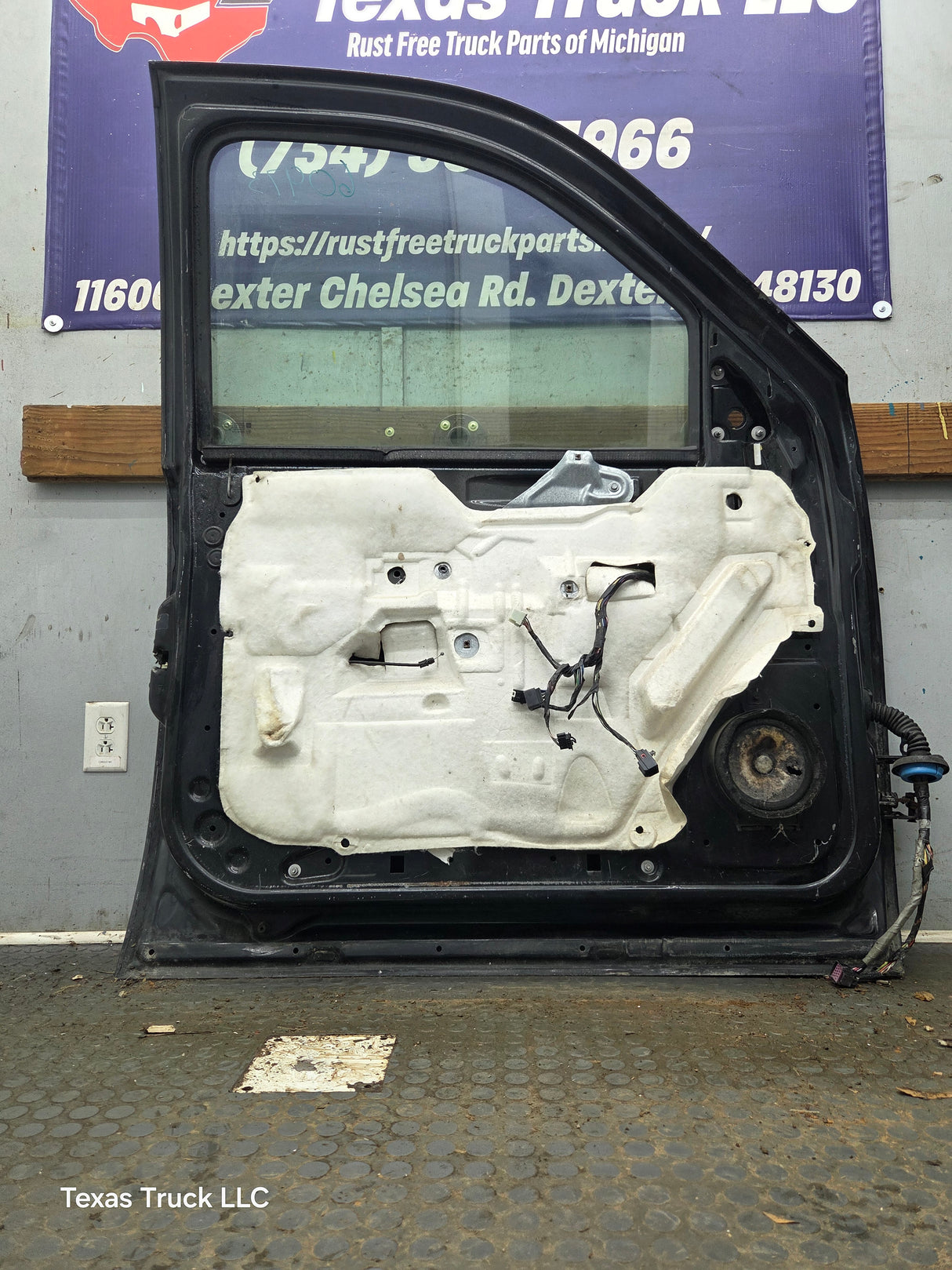 2007-2013 Chevrolet Silverado / GMC Sierra 1500 2500 3500 HD LH Front Driver Side Door