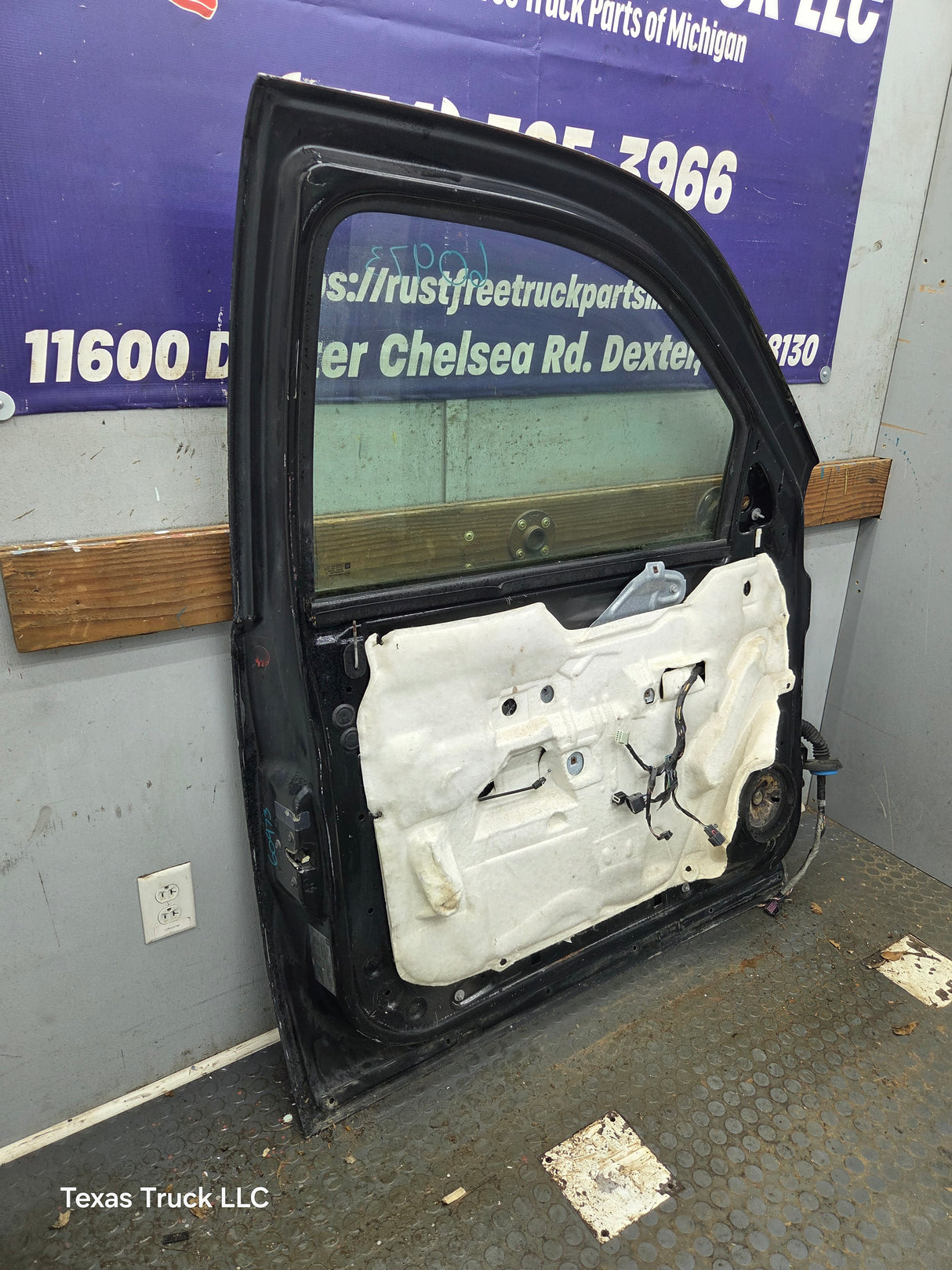 2007-2013 Chevrolet Silverado / GMC Sierra 1500 2500 3500 HD LH Front Driver Side Door