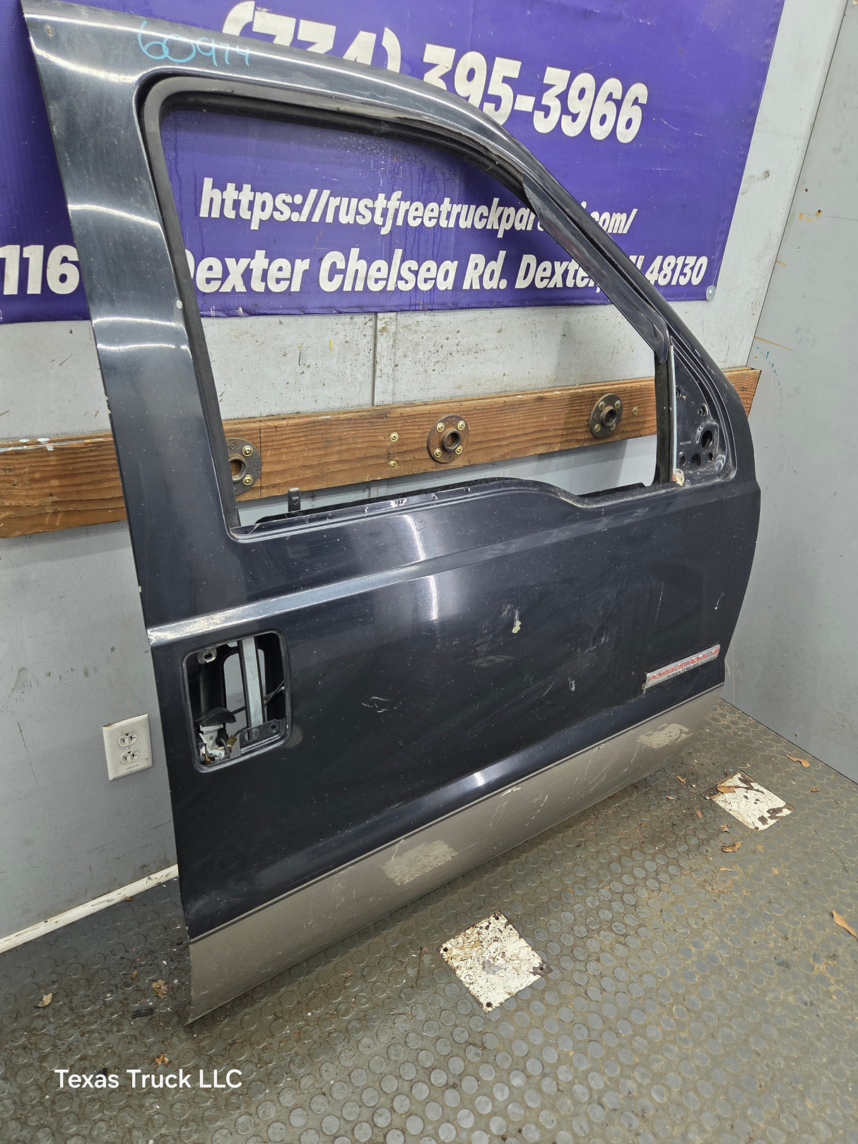 1999-2011 Ford Super Duty / Excursion Front Passenger Side RH Door F250 F350 F450 F550