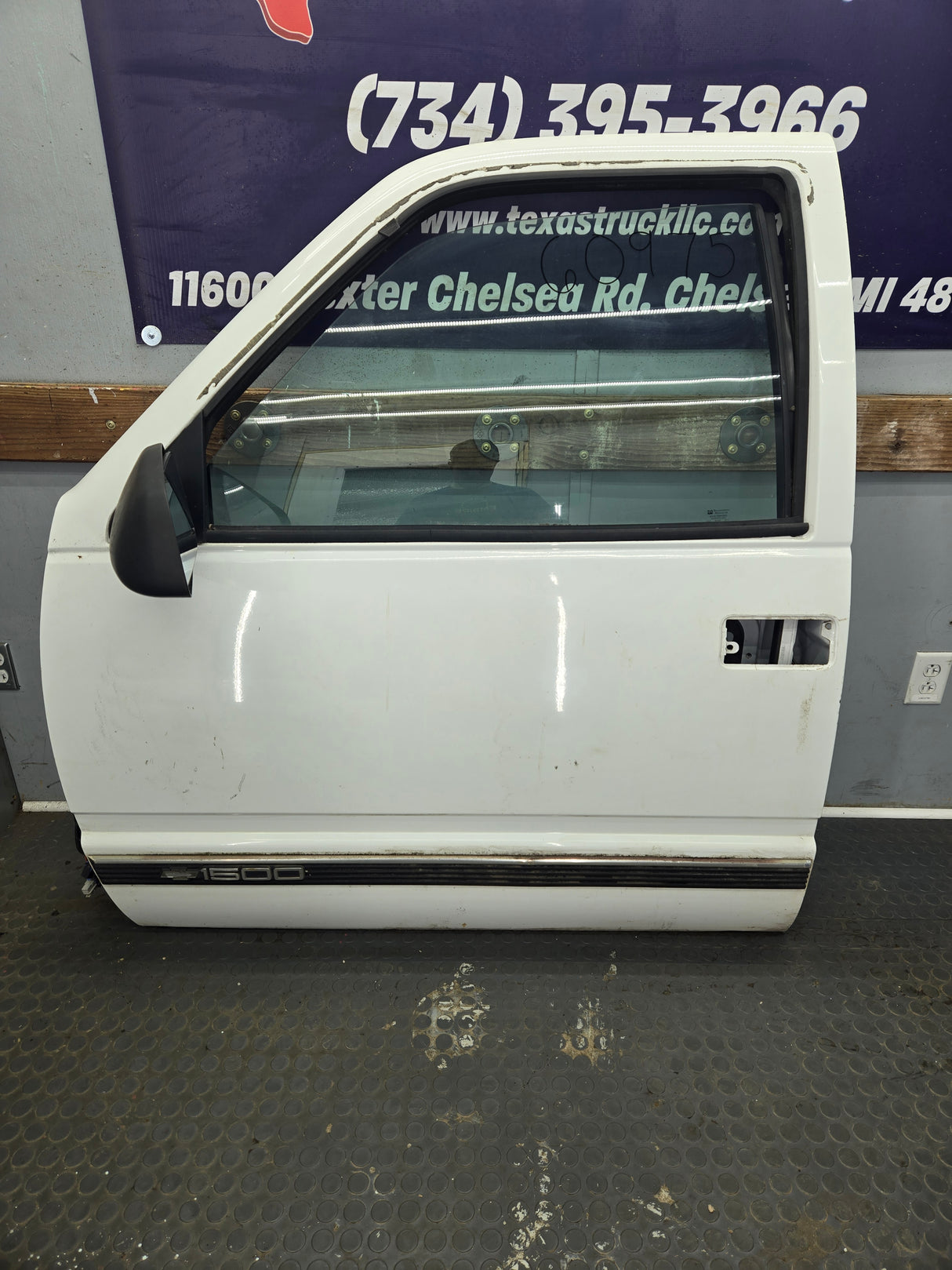 1988-2000 Chevrolet Silverado Suburban GMC Sierra LH Front Driver Side Door