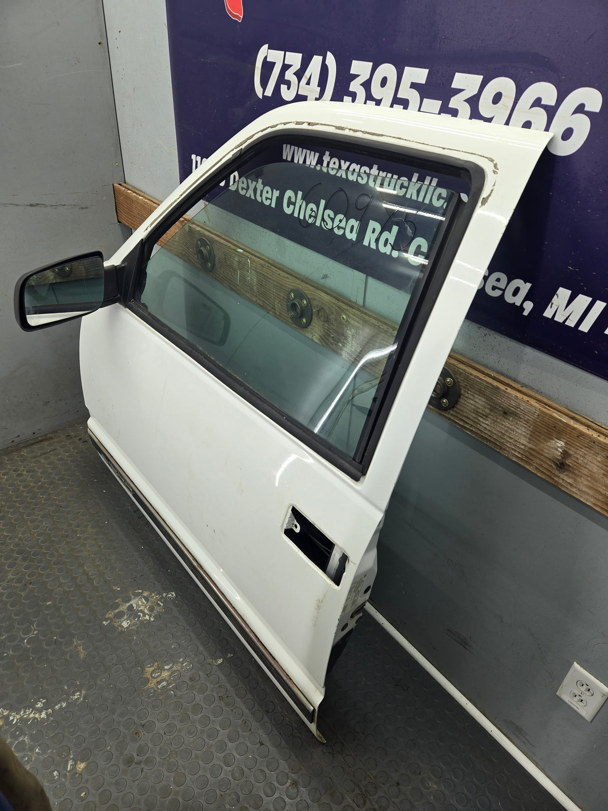 1988-2000 Chevrolet Silverado Suburban GMC Sierra LH Front Driver Side Door