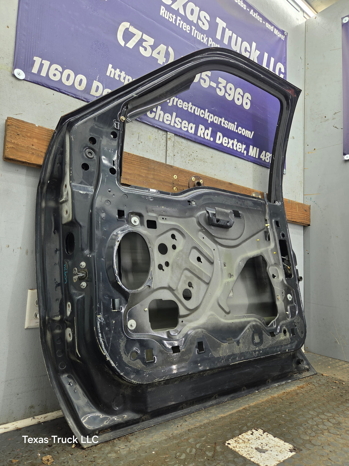 1999-2011 Ford Super Duty / Excursion Front Passenger Side RH Door F250 F350 F450 F550
