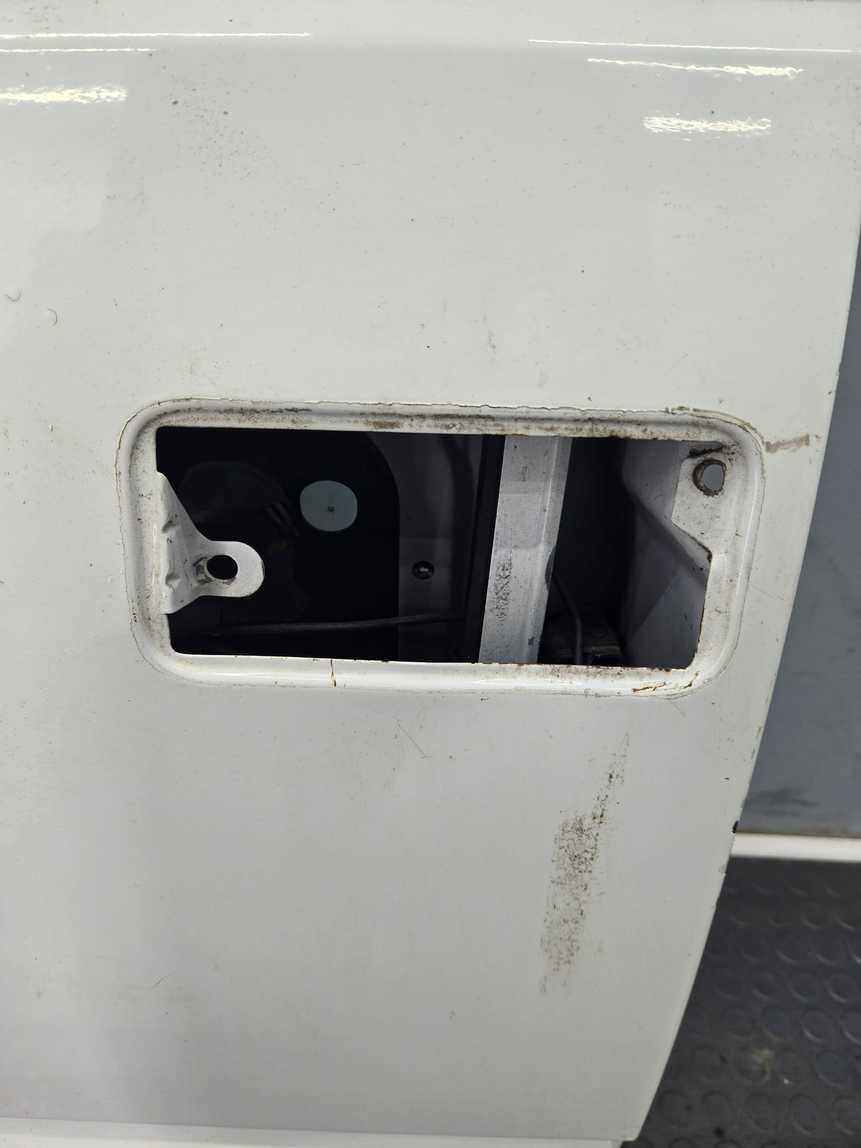 1988-2000 Chevrolet Silverado Suburban GMC Sierra LH Front Driver Side Door