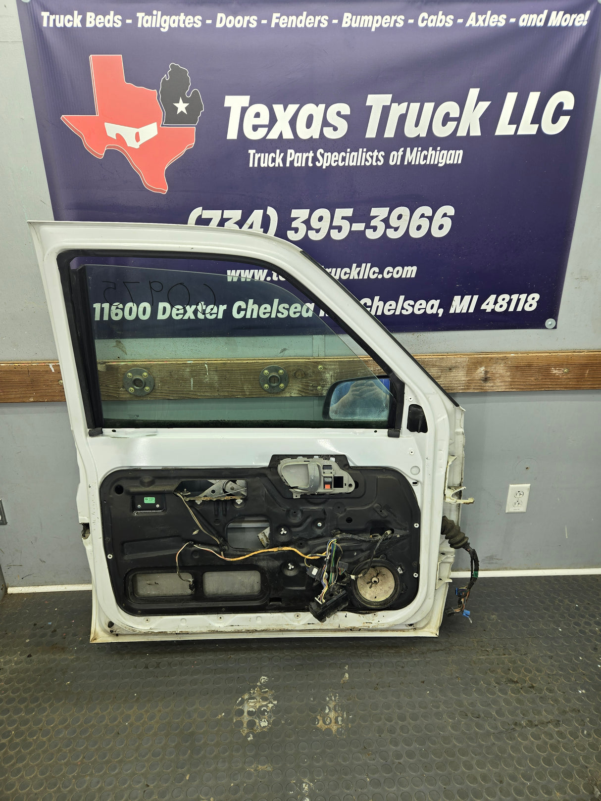 1988-2000 Chevrolet Silverado Suburban GMC Sierra LH Front Driver Side Door