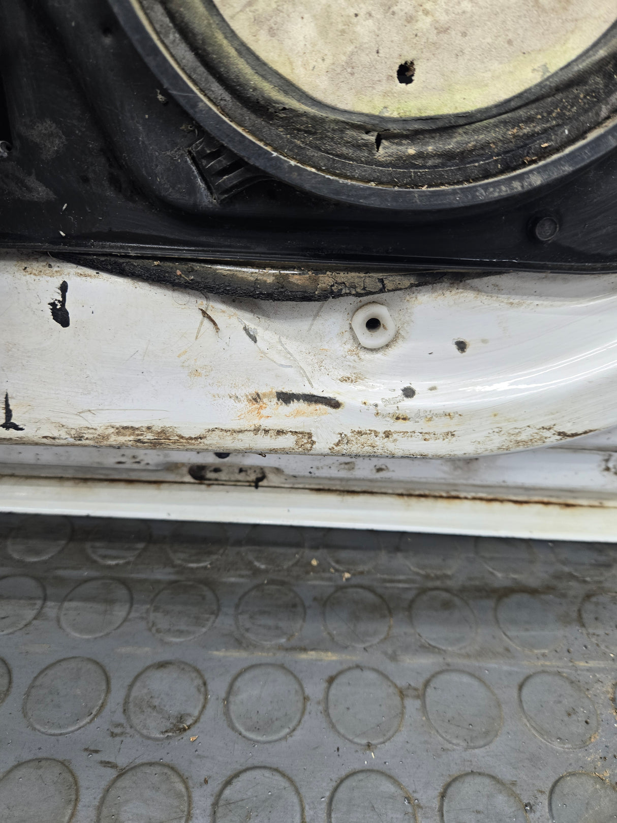 1988-2000 Chevrolet Silverado Suburban GMC Sierra LH Front Driver Side Door