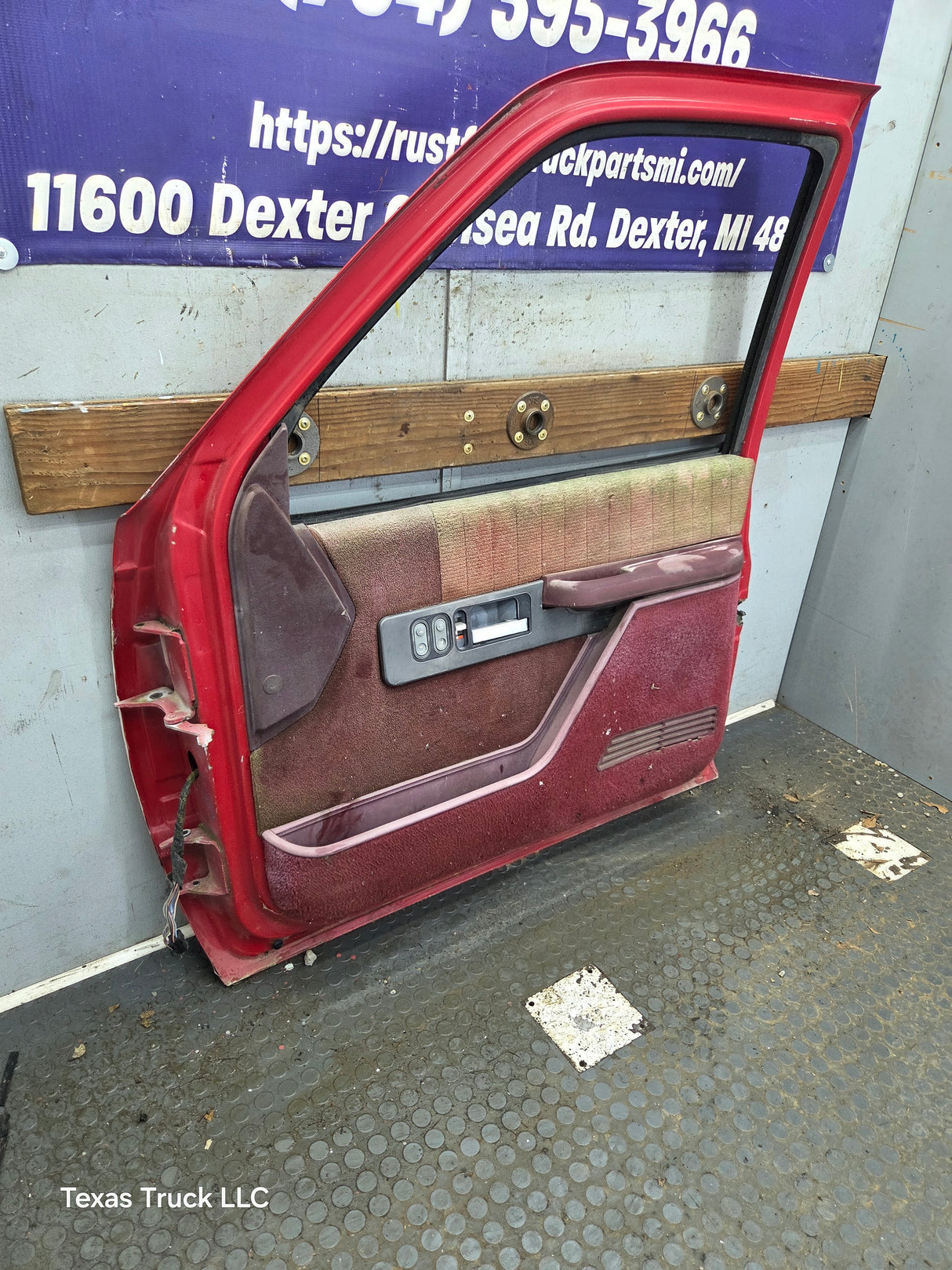 1988-2000 Chevrolet Silverado Suburban GMC Sierra RH Front Passenger Door