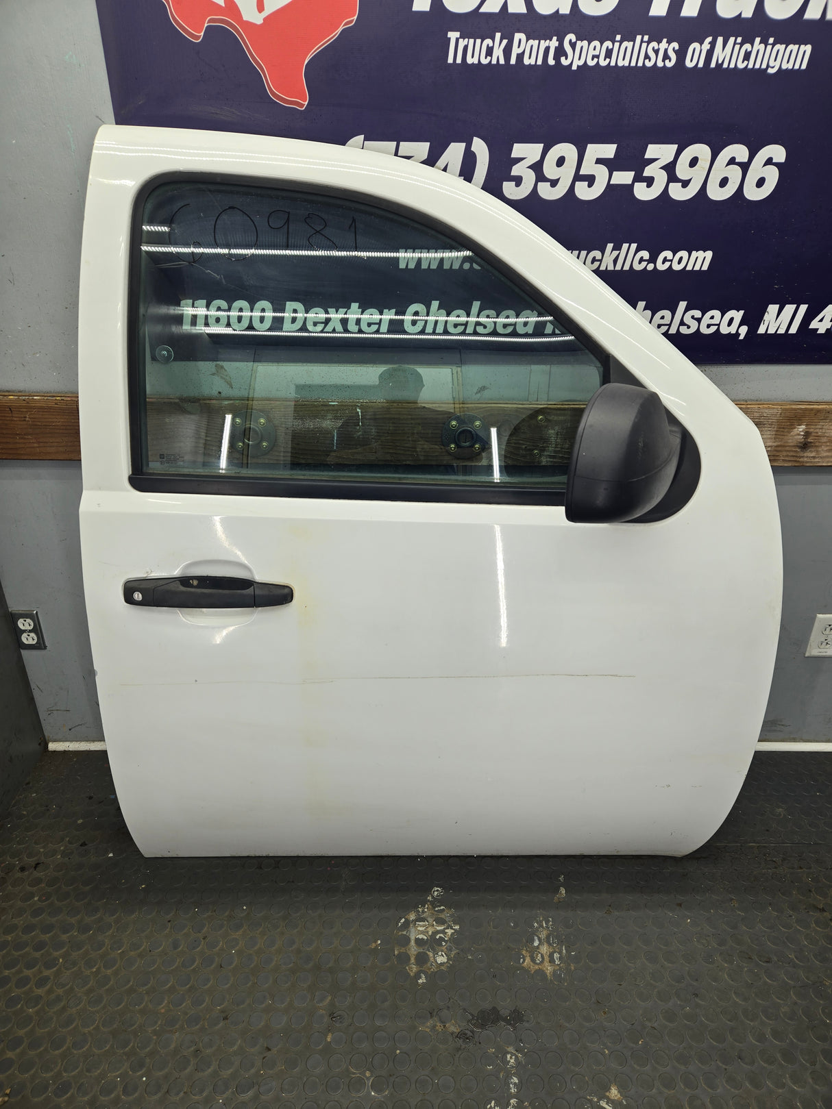 2007-2013 Chevrolet Silverado / GMC Sierra 1500 2500 3500 HD RH Front Passenger Side Door