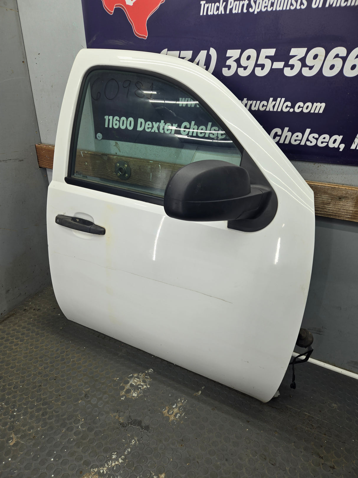 2007-2013 Chevrolet Silverado / GMC Sierra 1500 2500 3500 HD RH Front Passenger Side Door