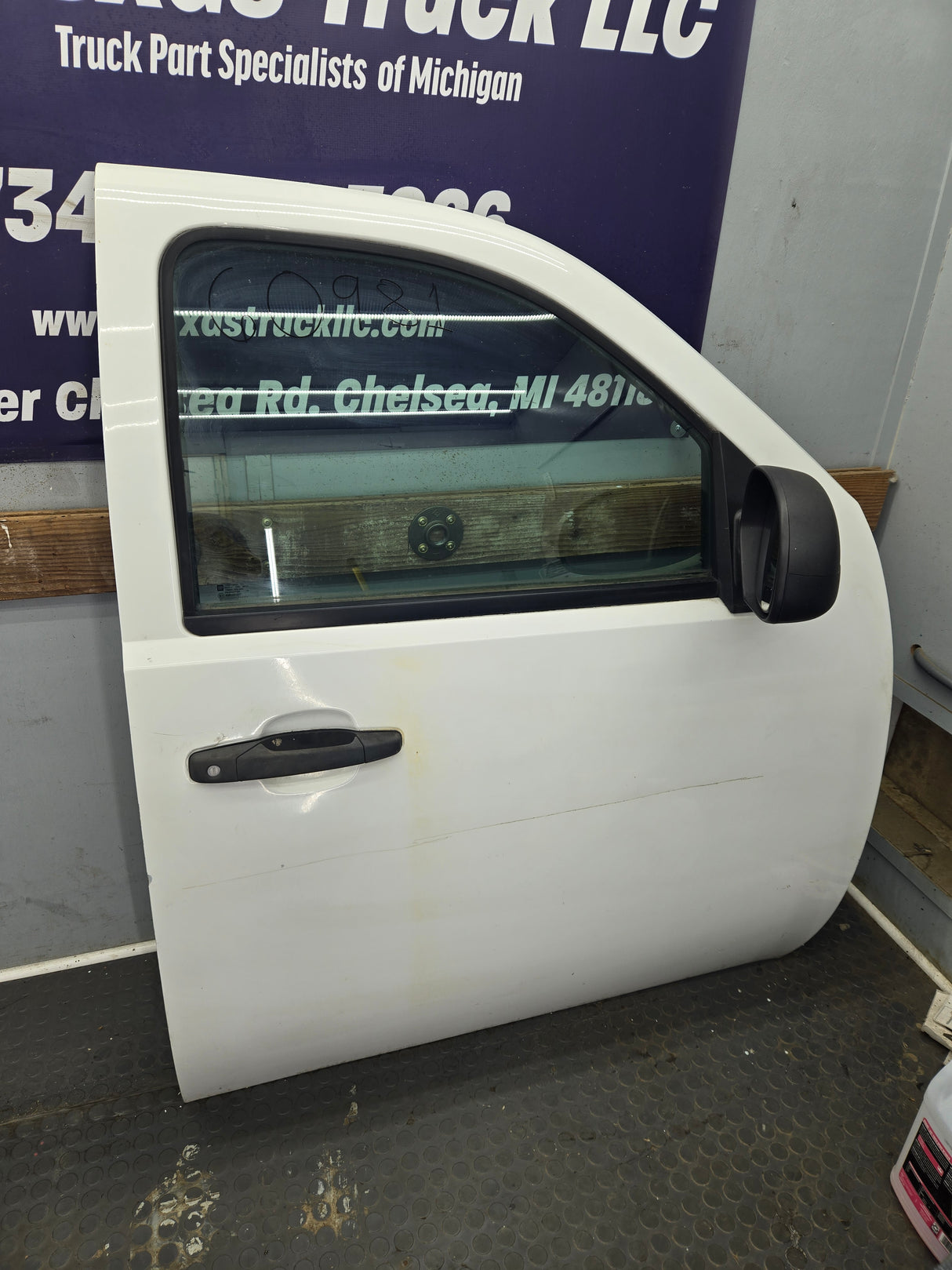 2007-2013 Chevrolet Silverado / GMC Sierra 1500 2500 3500 HD RH Front Passenger Side Door