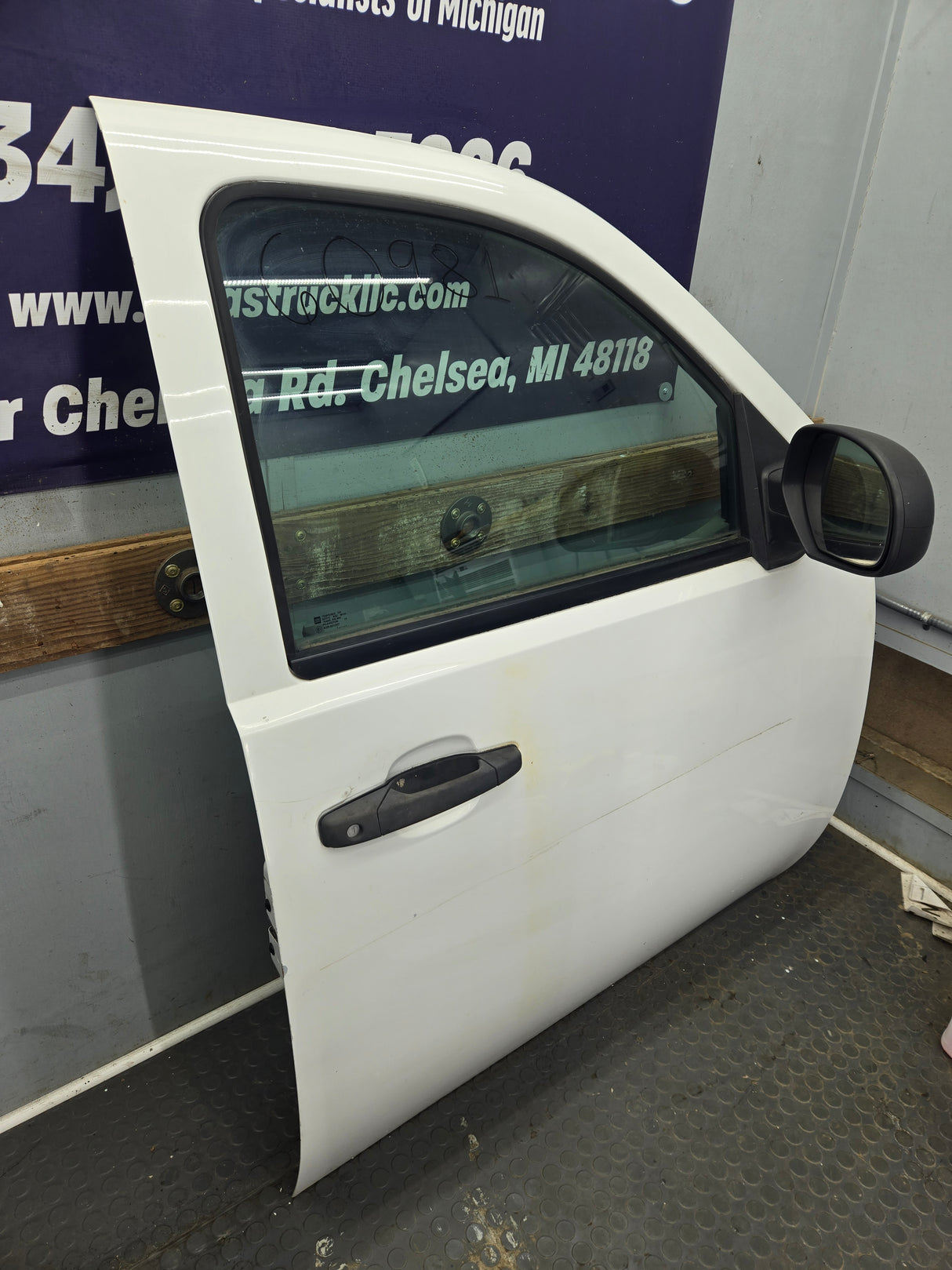 2007-2013 Chevrolet Silverado / GMC Sierra 1500 2500 3500 HD RH Front Passenger Side Door