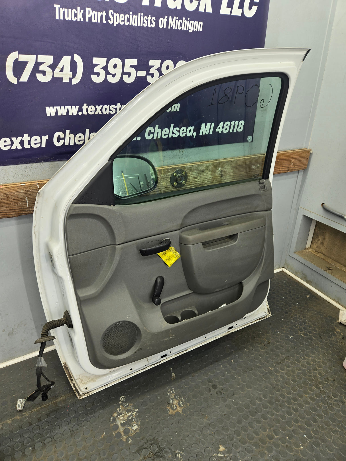 2007-2013 Chevrolet Silverado / GMC Sierra 1500 2500 3500 HD RH Front Passenger Side Door
