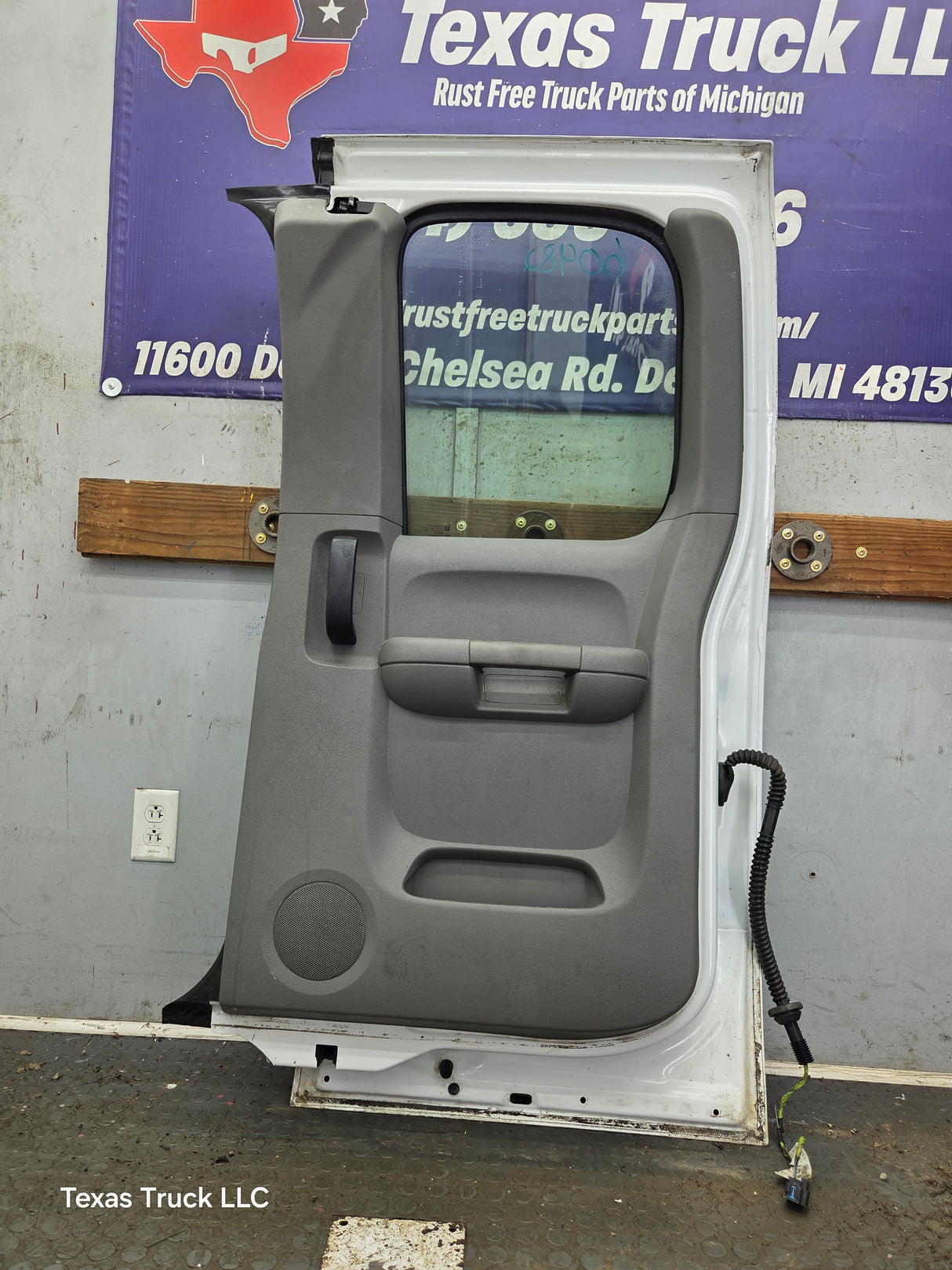 2007-2013 Chevrolet Silverado / GMC Sierra 1500 2500 3500 HD Passenger side Extended Cab RH Rear Door