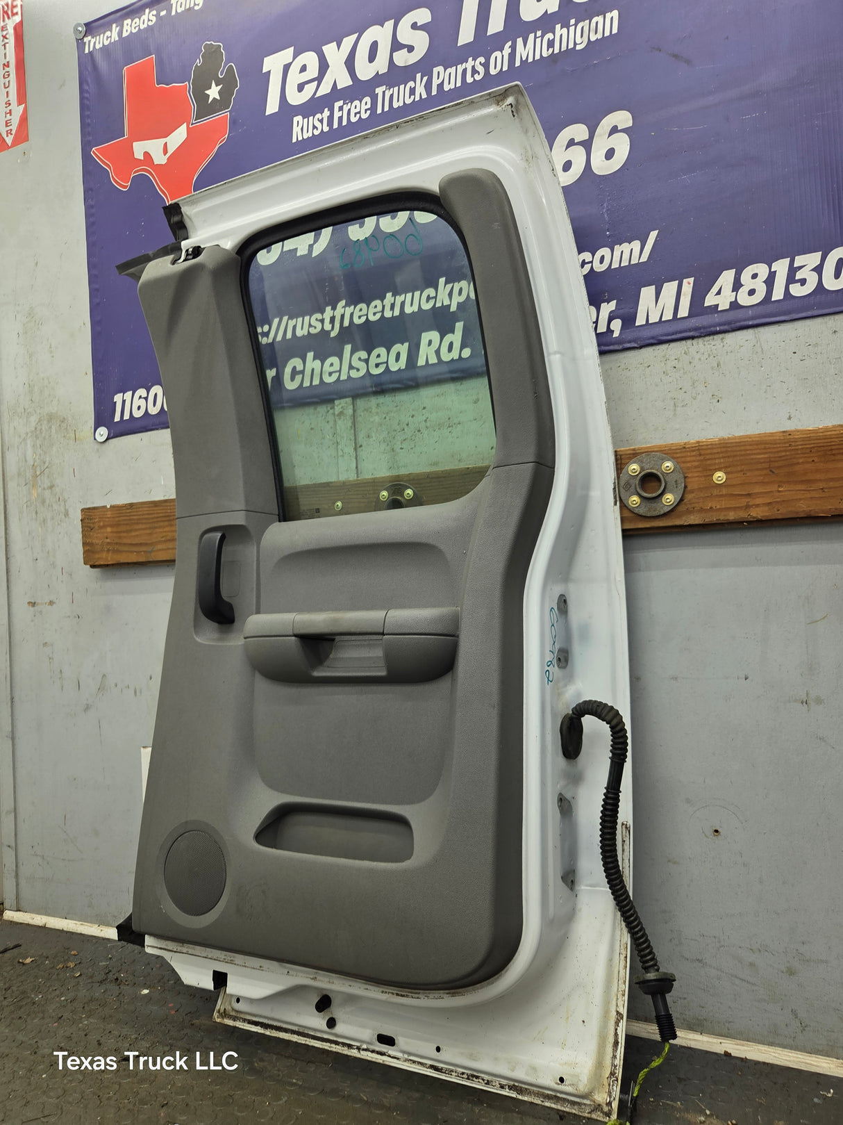 2007-2013 Chevrolet Silverado / GMC Sierra 1500 2500 3500 HD Passenger side Extended Cab RH Rear Door