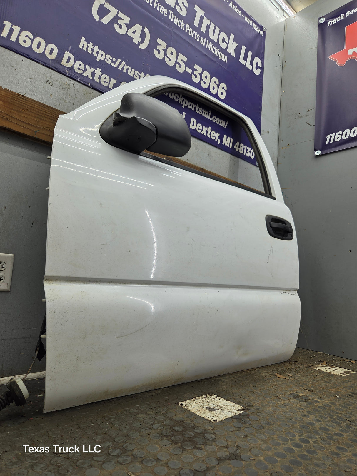 1999-2006 Chevrolet Silverado / GMC Sierra 1500 2500 3500 HD Front Driver Side Door LH