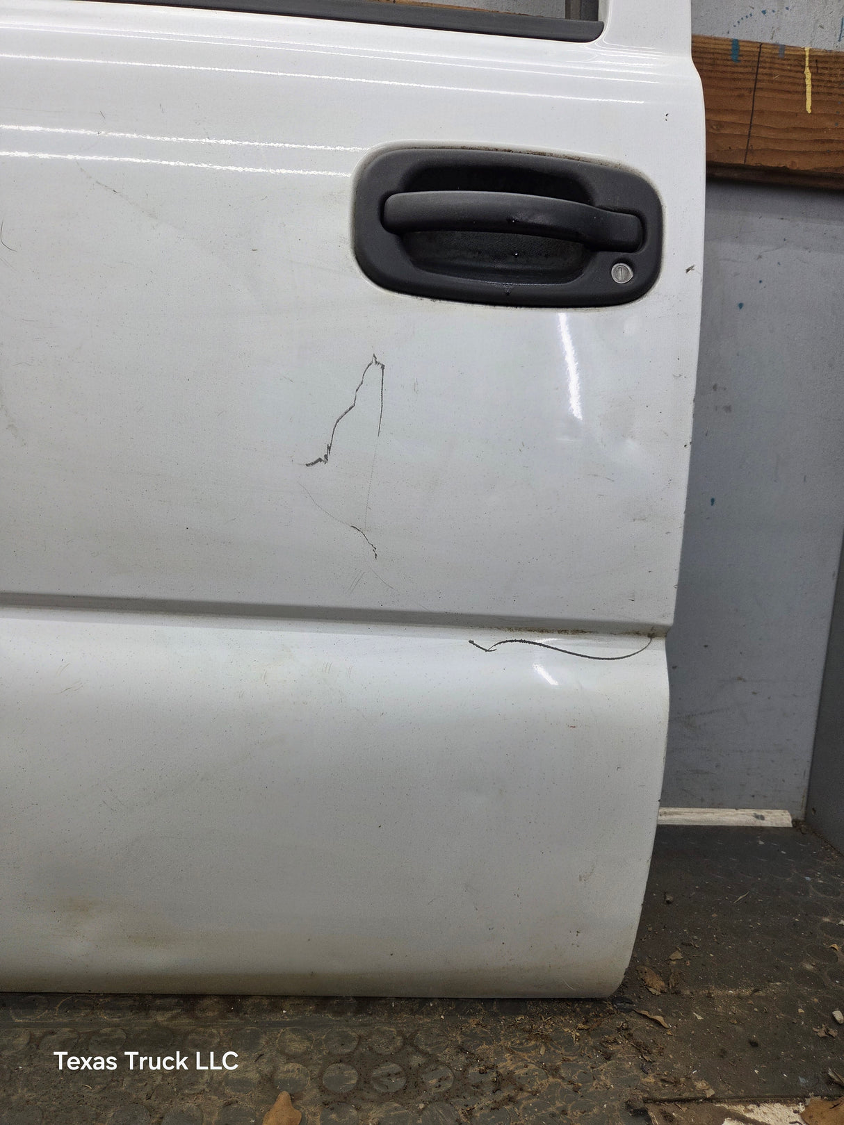 1999-2006 Chevrolet Silverado / GMC Sierra 1500 2500 3500 HD Front Driver Side Door LH