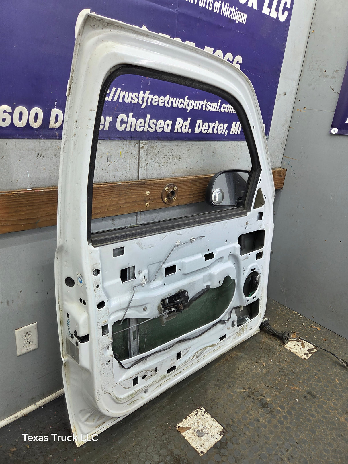 1999-2006 Chevrolet Silverado / GMC Sierra 1500 2500 3500 HD Front Driver Side Door LH