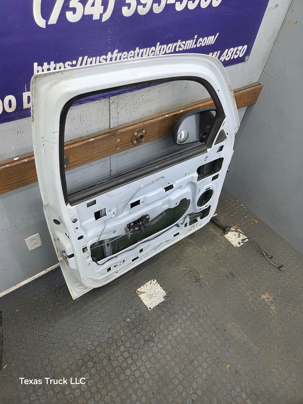 1999-2006 Chevrolet Silverado / GMC Sierra 1500 2500 3500 HD Front Driver Side Door LH