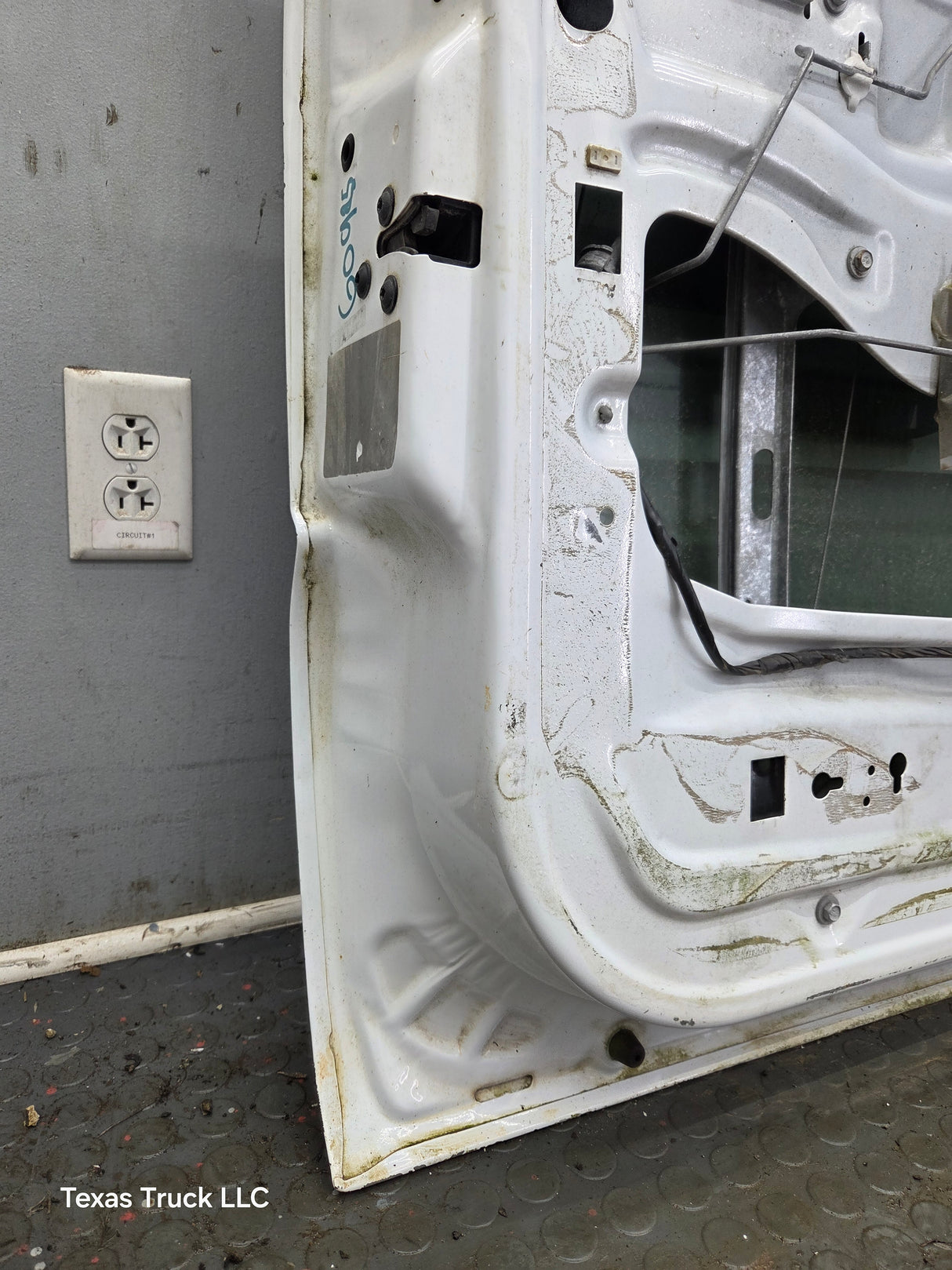 1999-2006 Chevrolet Silverado / GMC Sierra 1500 2500 3500 HD Front Driver Side Door LH