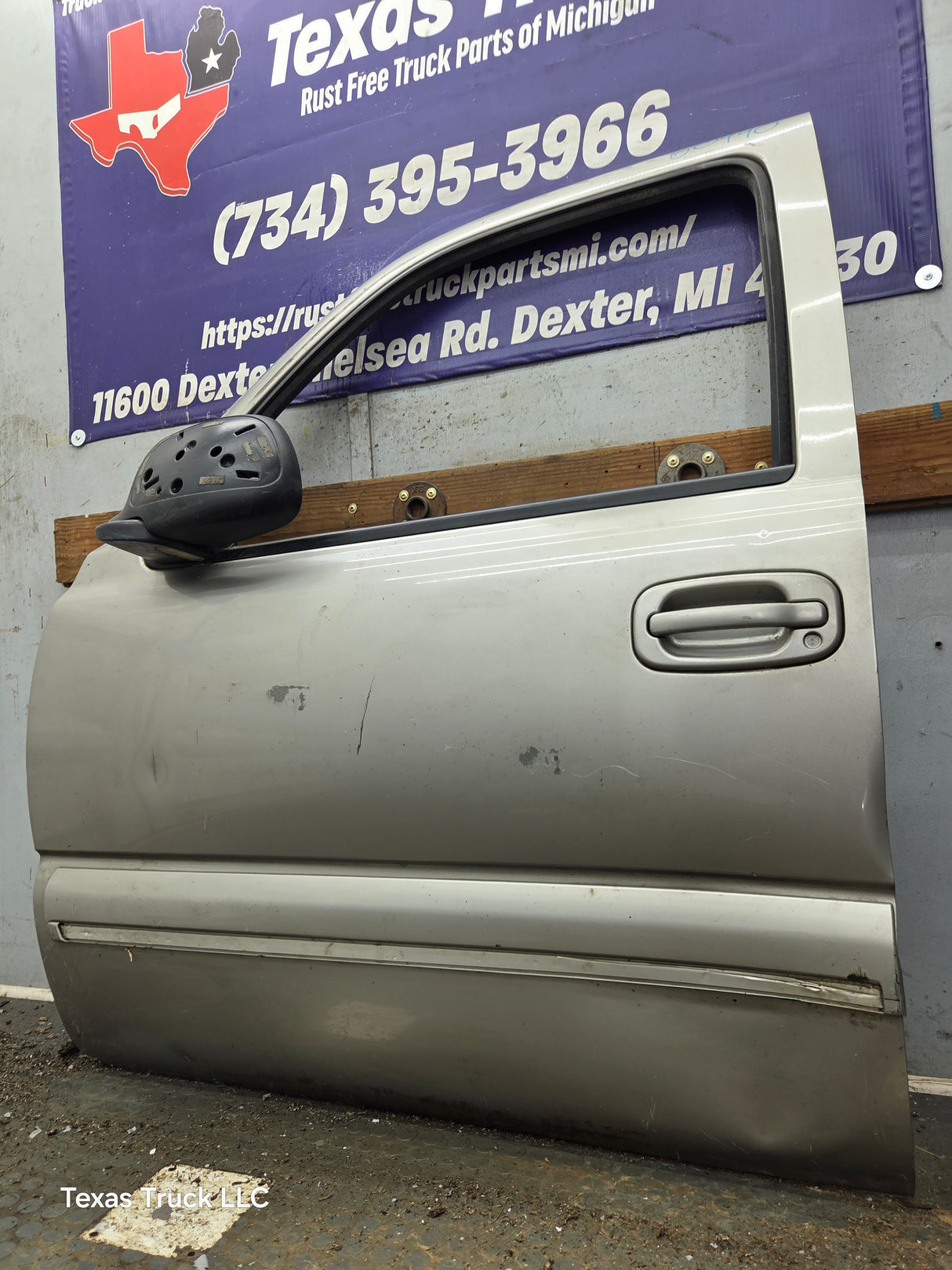 1999-2006 Chevrolet Silverado / GMC Sierra 1500 2500 3500 HD Front Driver Side Door LH