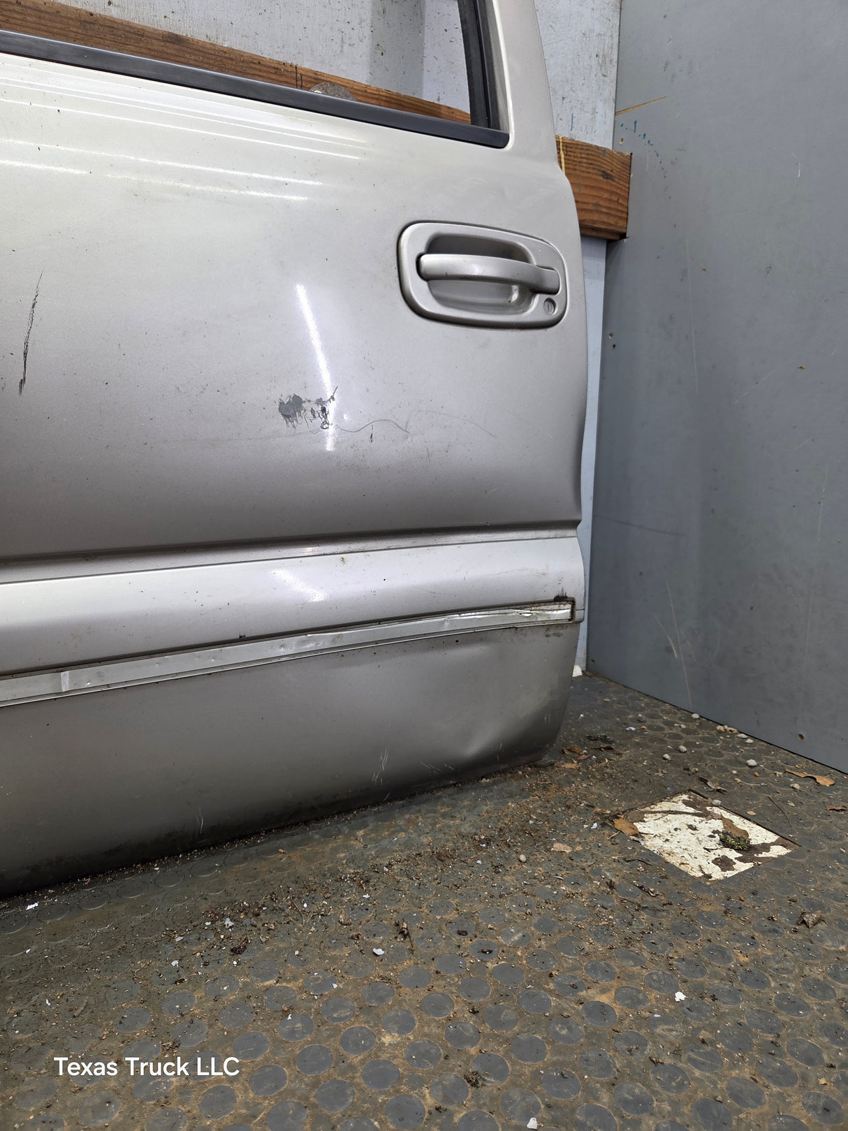 1999-2006 Chevrolet Silverado / GMC Sierra 1500 2500 3500 HD Front Driver Side Door LH