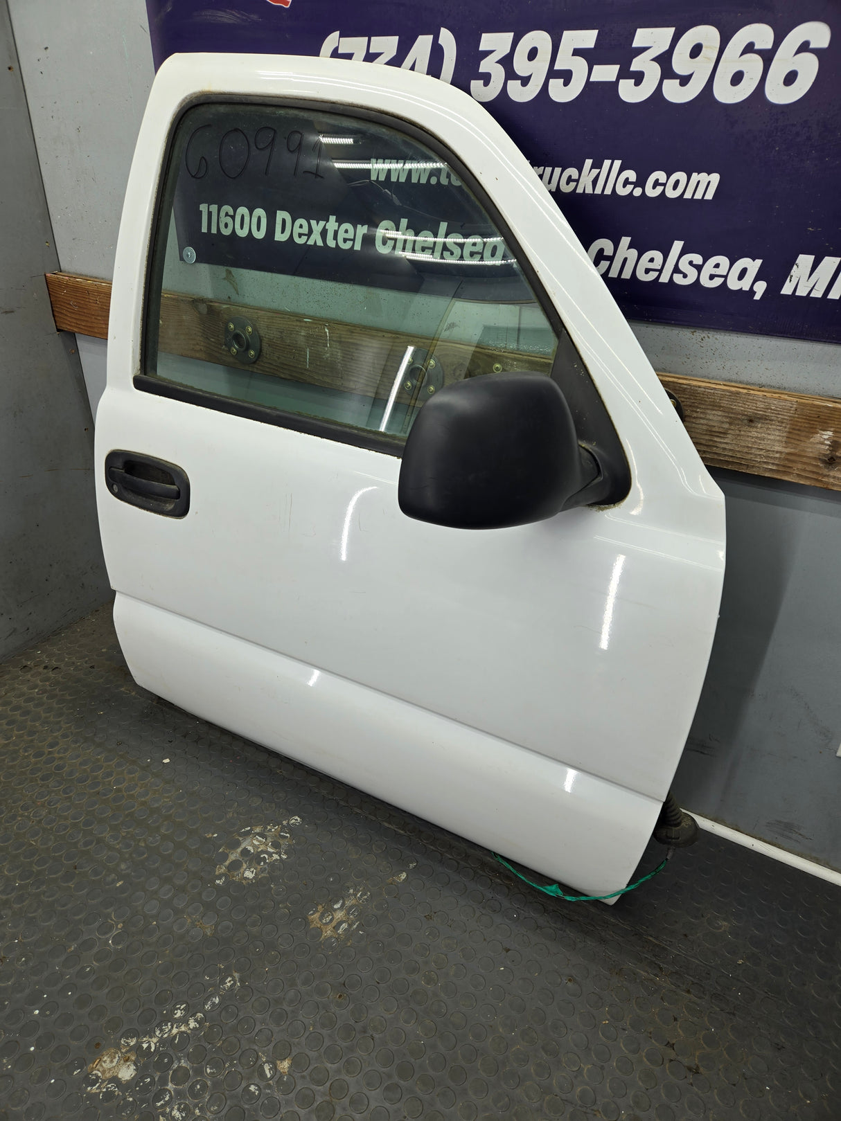 1999-2006 Chevrolet Silverado / GMC Sierra 1500 2500 3500 HD Front Passenger side Door RH