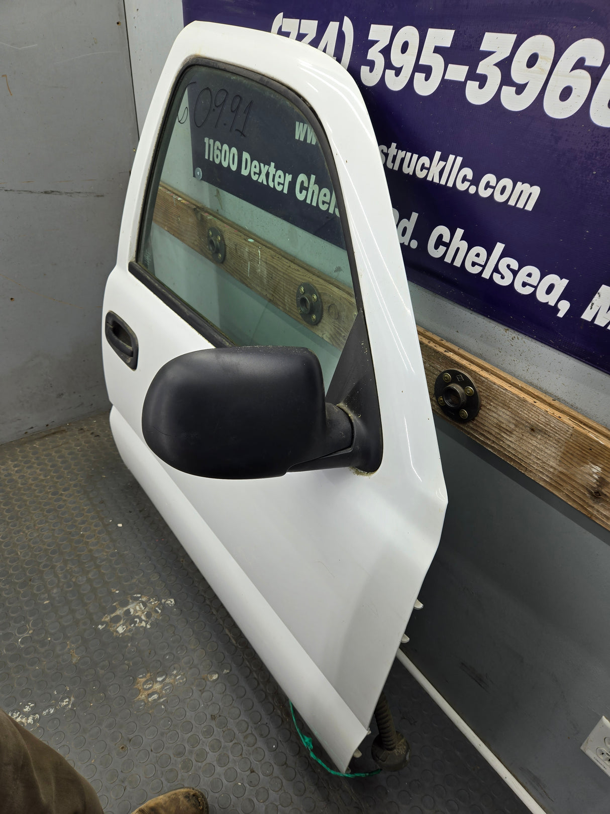 1999-2006 Chevrolet Silverado / GMC Sierra 1500 2500 3500 HD Front Passenger side Door RH