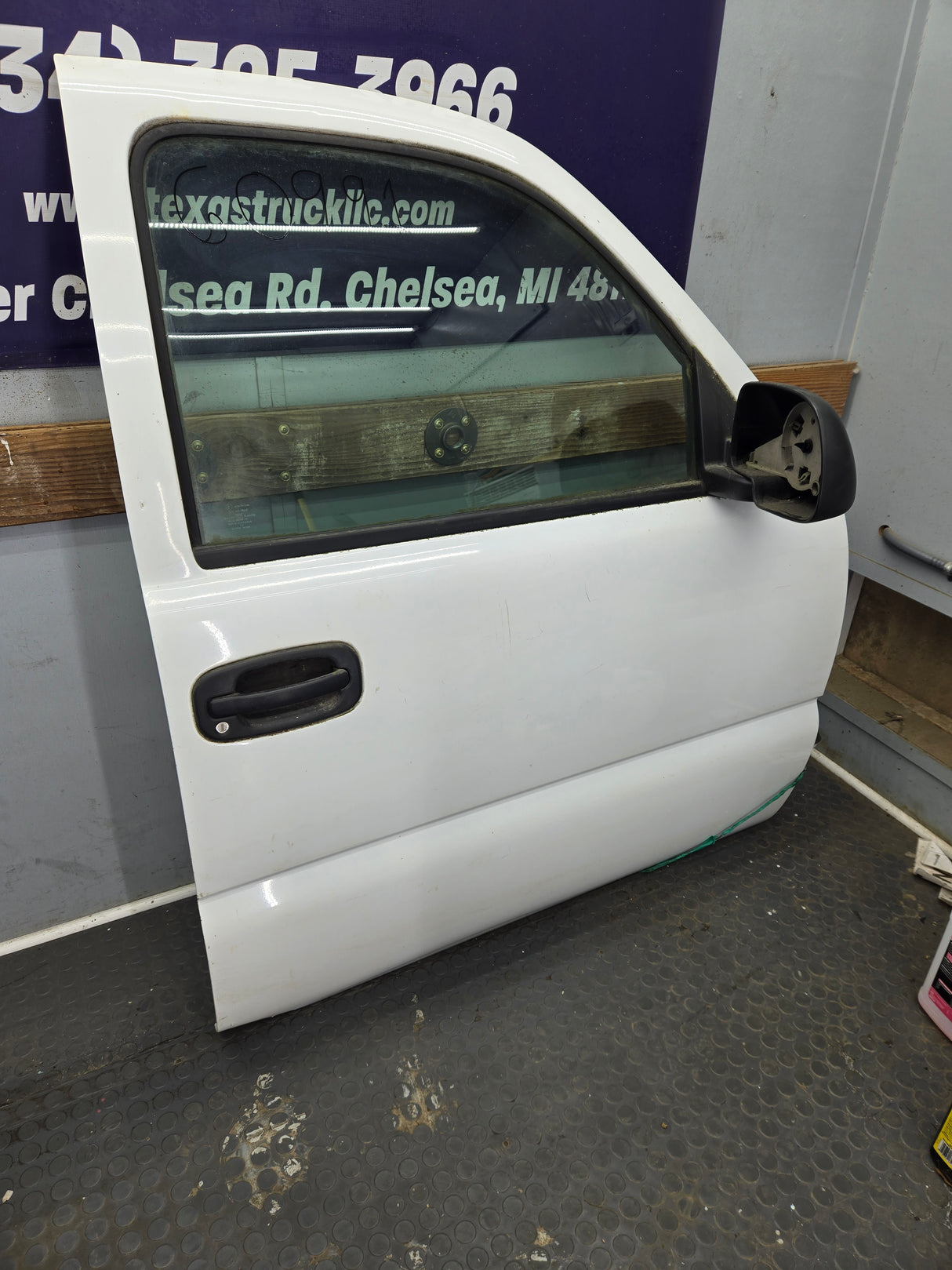 1999-2006 Chevrolet Silverado / GMC Sierra 1500 2500 3500 HD Front Passenger side Door RH