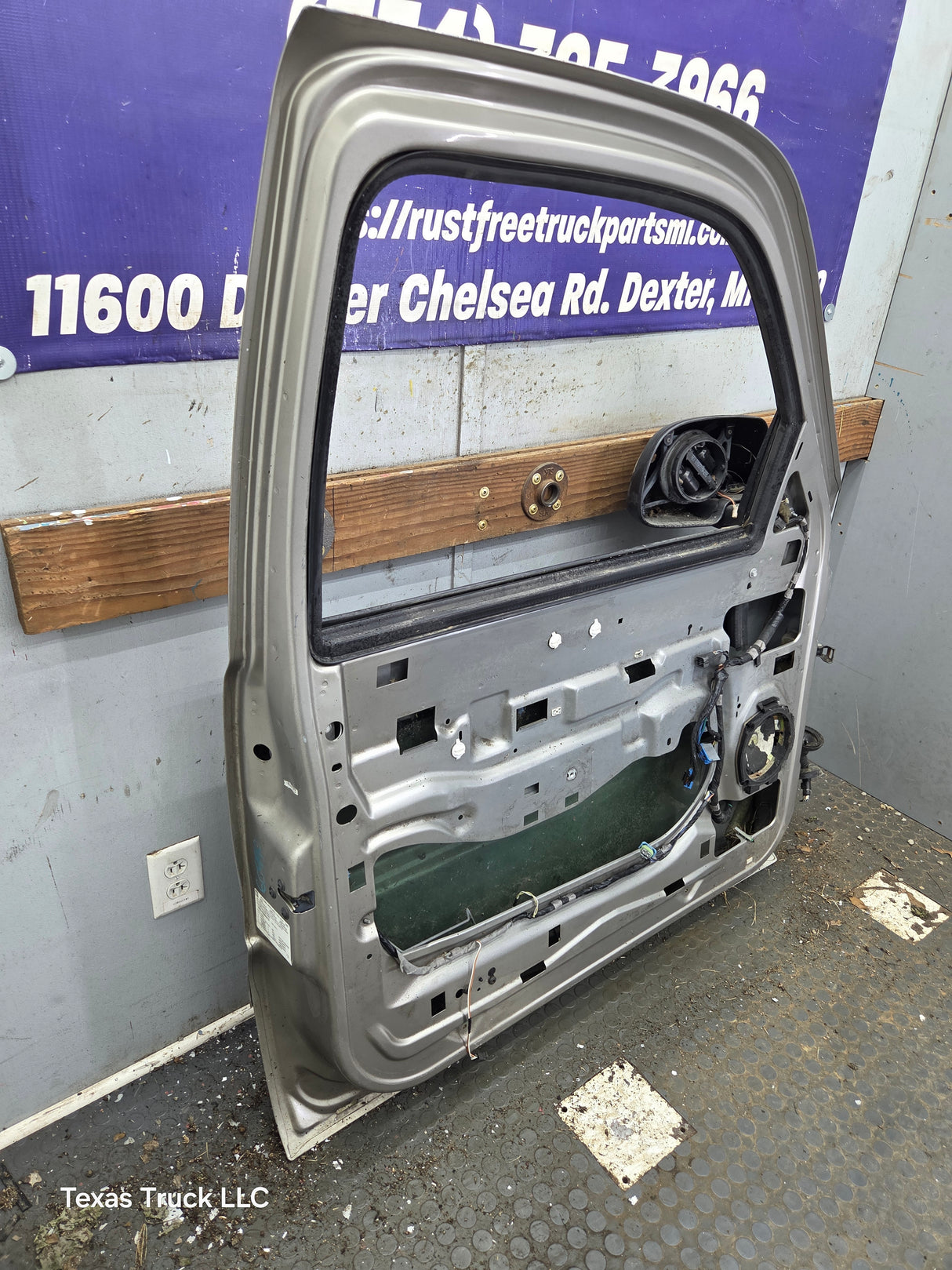 1999-2006 Chevrolet Silverado / GMC Sierra 1500 2500 3500 HD Front Driver Side Door LH