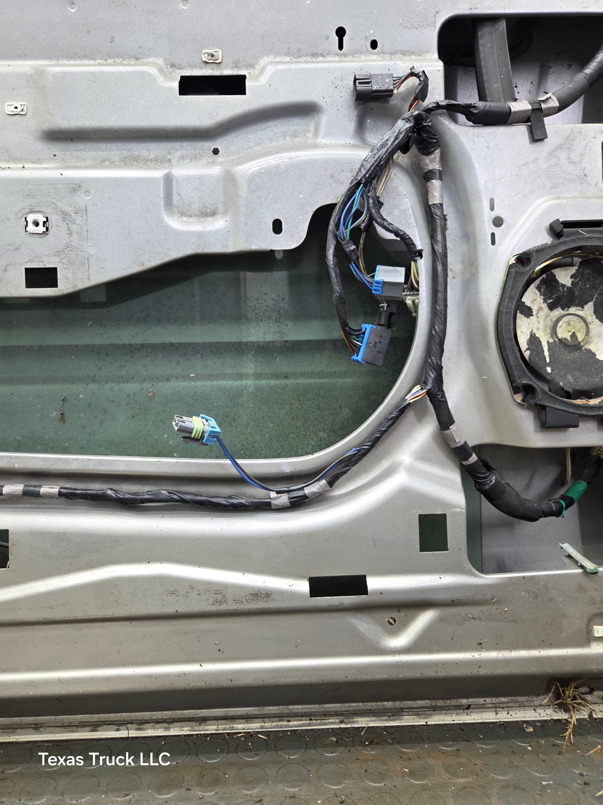 1999-2006 Chevrolet Silverado / GMC Sierra 1500 2500 3500 HD Front Driver Side Door LH