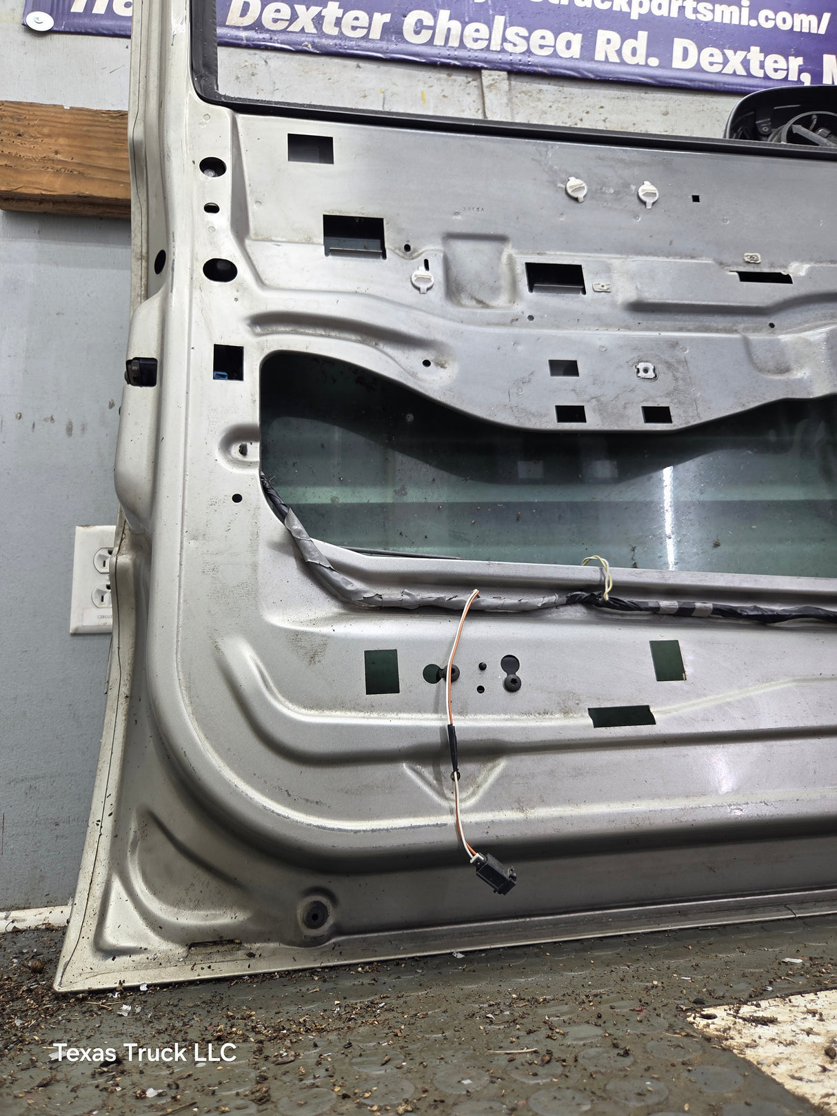 1999-2006 Chevrolet Silverado / GMC Sierra 1500 2500 3500 HD Front Driver Side Door LH