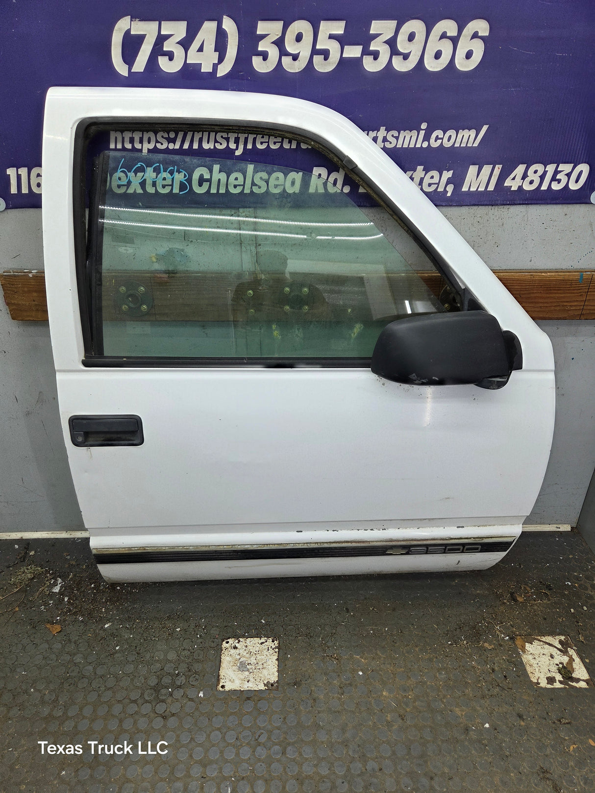 1988-2000 Chevrolet Silverado Suburban GMC Sierra RH Front Passenger Door