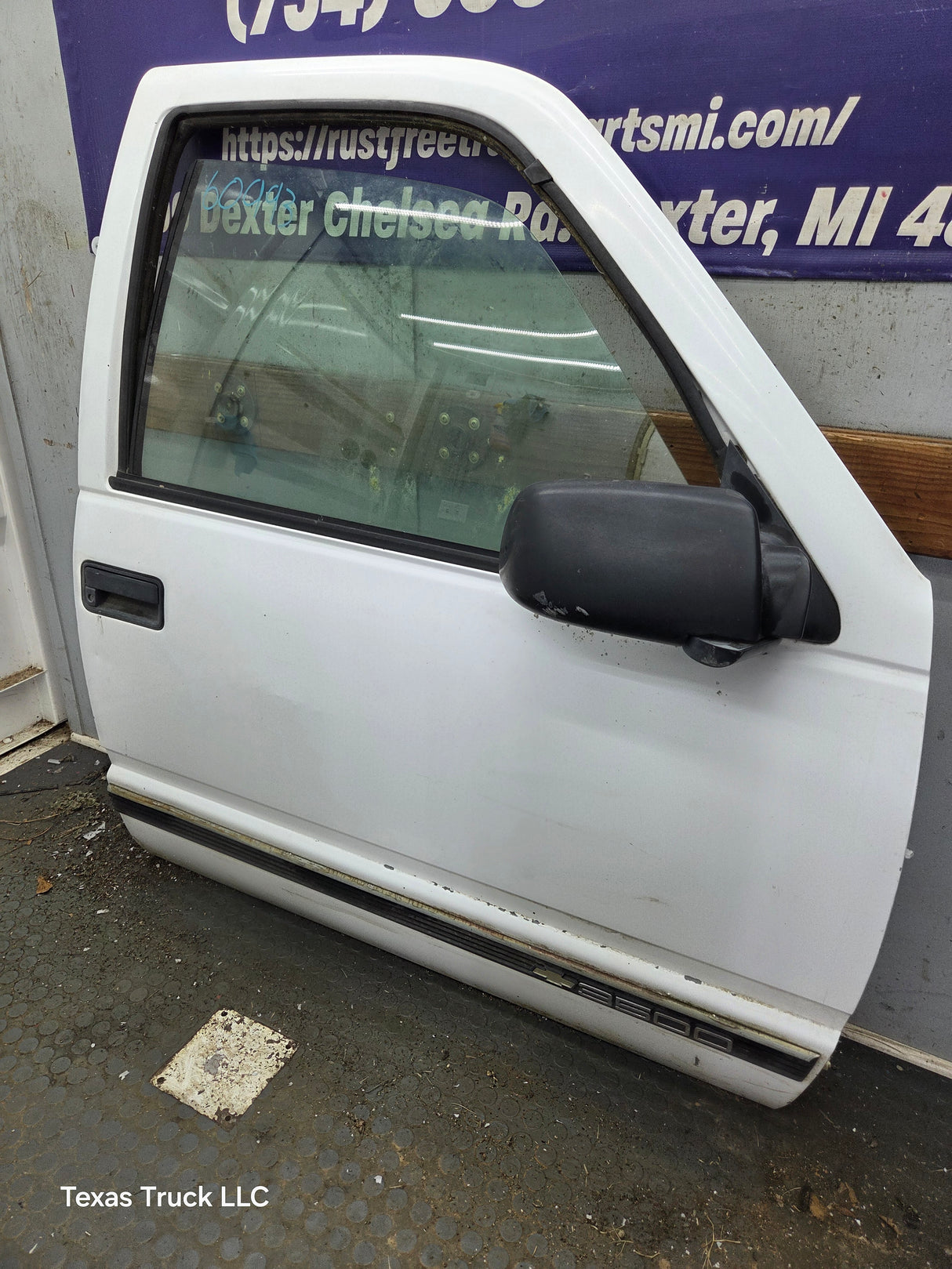 1988-2000 Chevrolet Silverado Suburban GMC Sierra RH Front Passenger Door