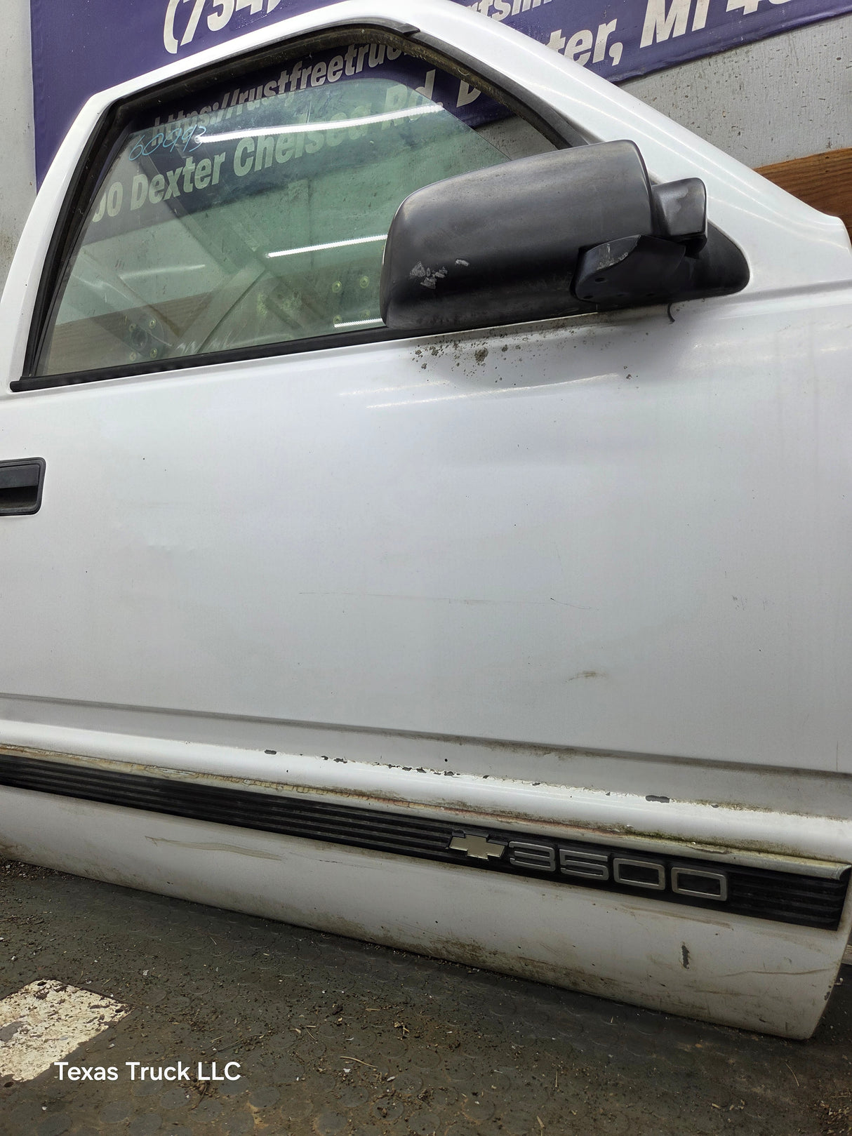 1988-2000 Chevrolet Silverado Suburban GMC Sierra RH Front Passenger Door