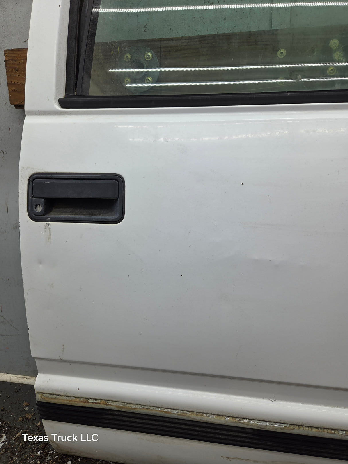 1988-2000 Chevrolet Silverado Suburban GMC Sierra RH Front Passenger Door
