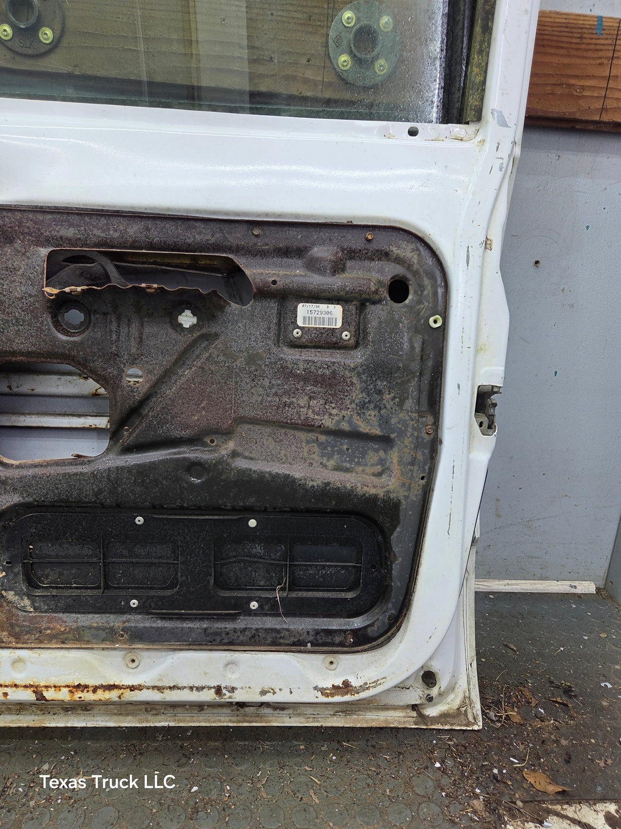 1988-2000 Chevrolet Silverado Suburban GMC Sierra RH Front Passenger Door
