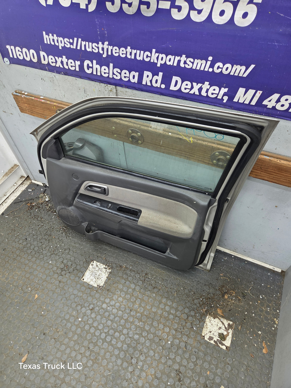 2004-2012 Chevrolet Colorado / GMC Canyon Passenger Side Crew Cab Door RH