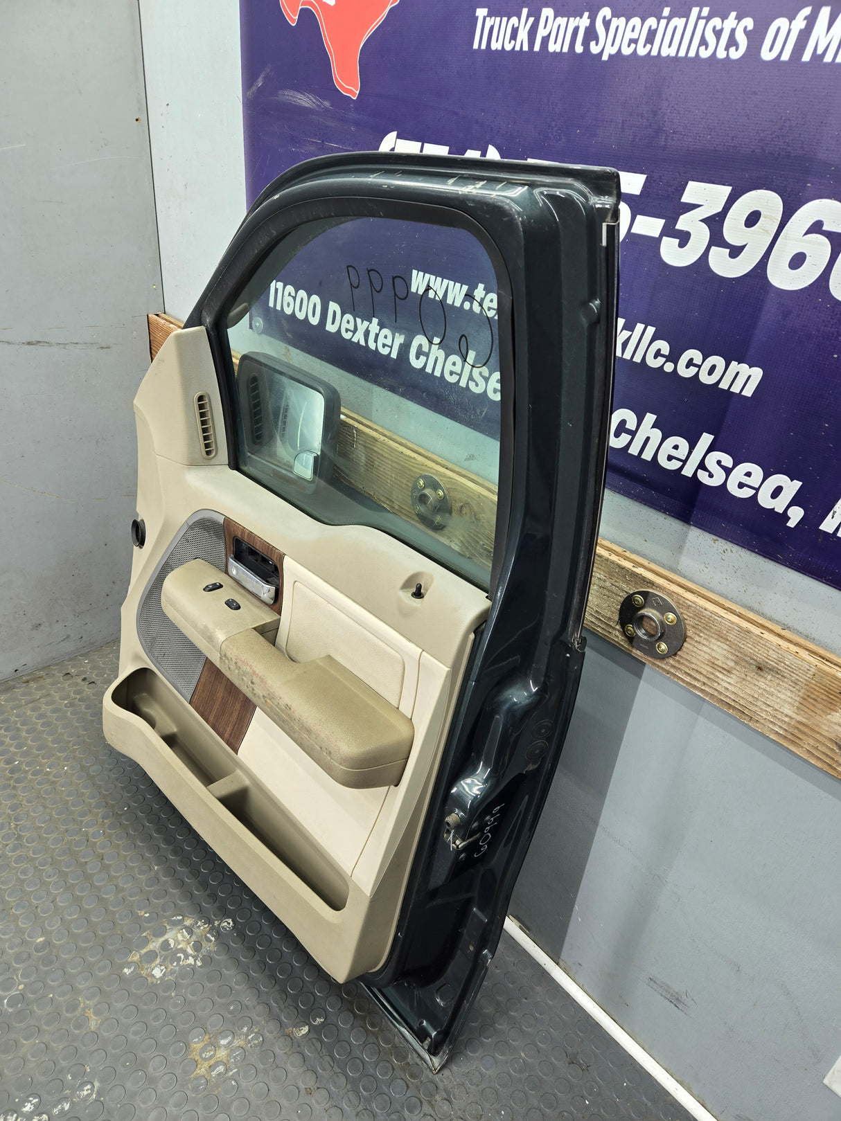 2004-2008 Ford F150 Crew Cab Passenger Side Front Door RH