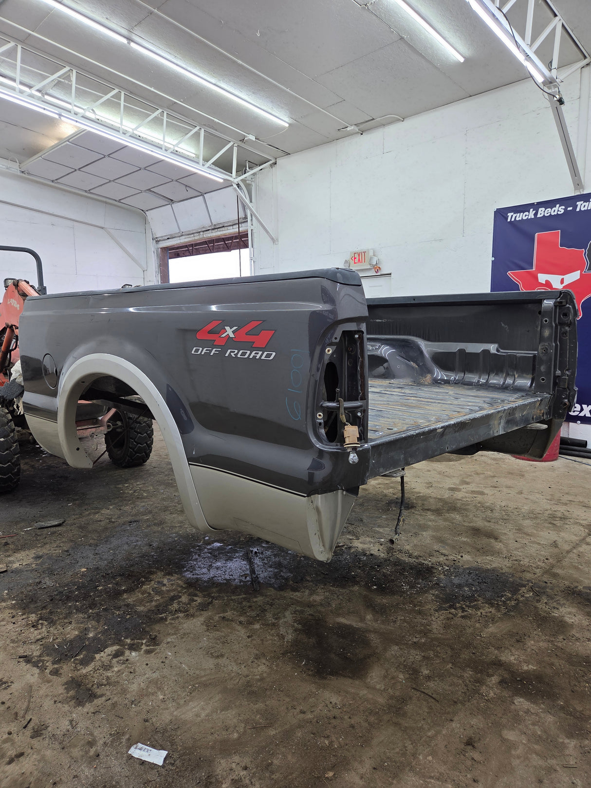 1999-2010 Ford Super Duty F250 F350 6' 9" Short Truck Bed