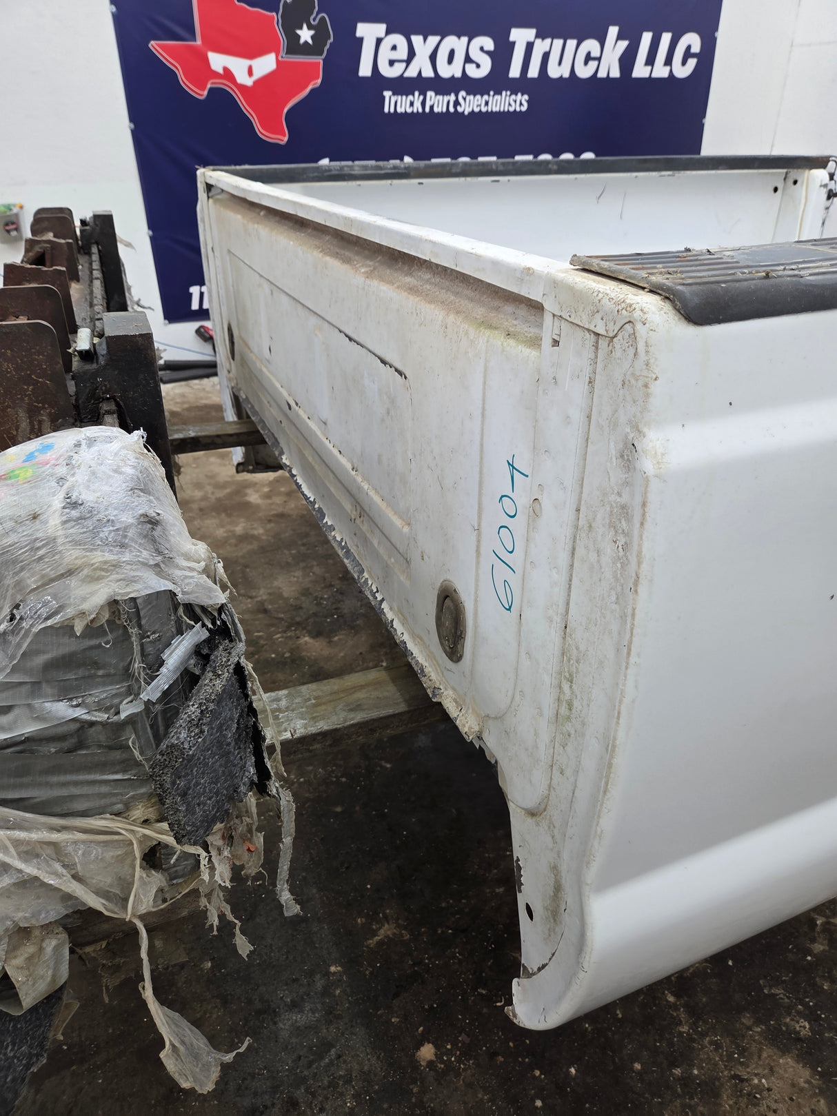 1999-2010 Ford Super Duty F250 F350 6' 9" Short Truck Bed