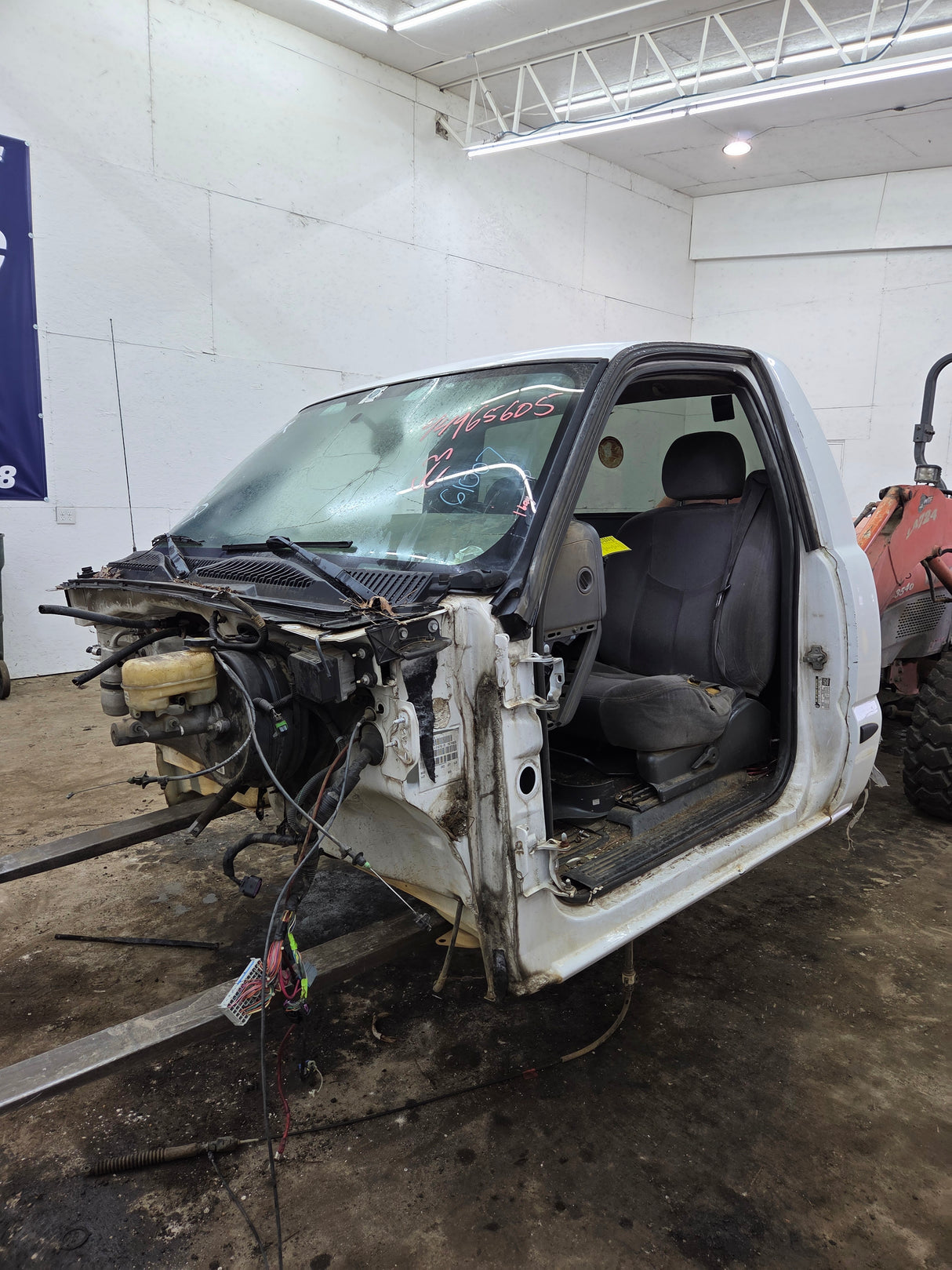 1999-2007 Chevrolet Silverado / GMC Sierra 1500 2500 HD 3500HD Regular Cab Body - Summit white
