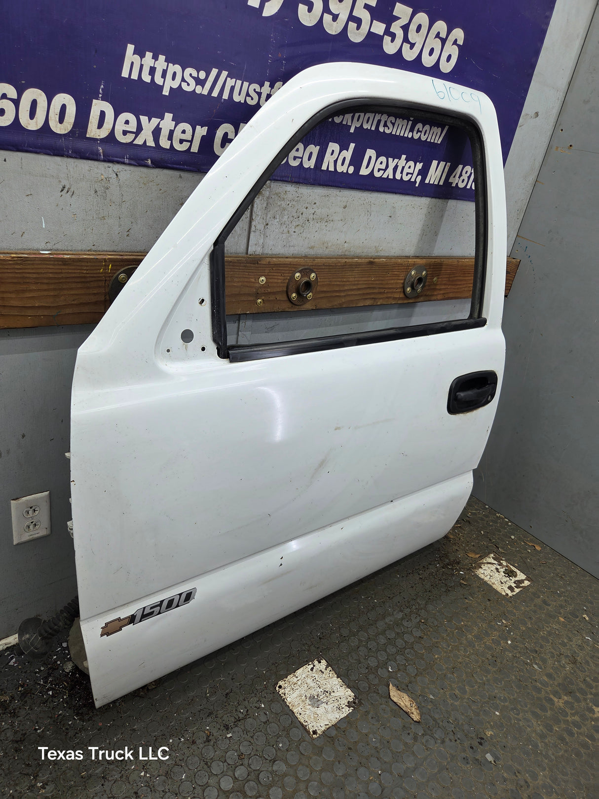 1999-2006 Chevrolet Silverado / GMC Sierra 1500 2500 3500 HD Front Driver Side Door LH