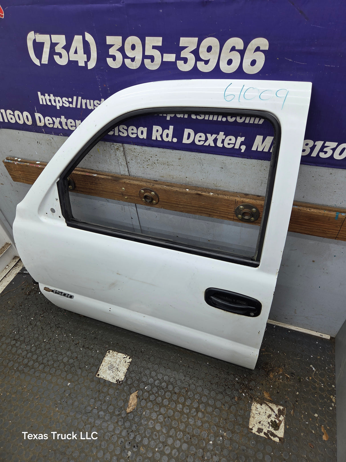 1999-2006 Chevrolet Silverado / GMC Sierra 1500 2500 3500 HD Front Driver Side Door LH