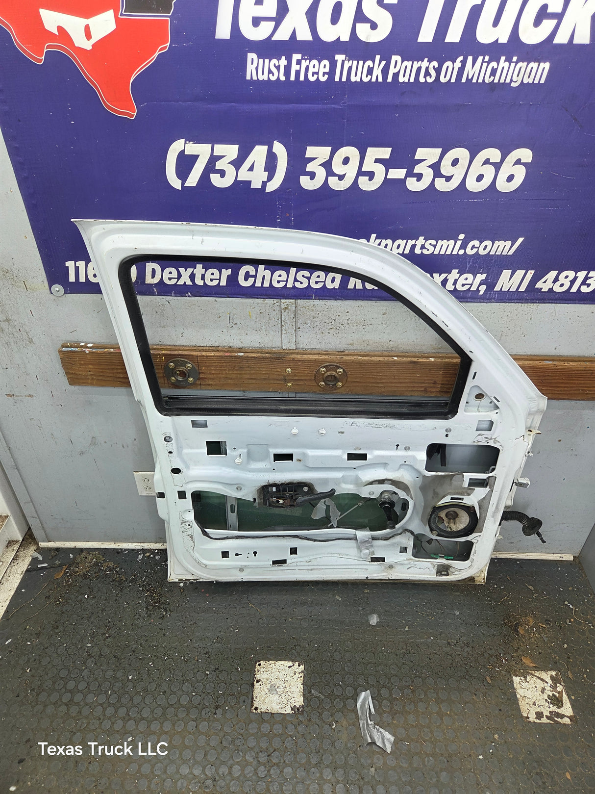 1999-2006 Chevrolet Silverado / GMC Sierra 1500 2500 3500 HD Front Driver Side Door LH