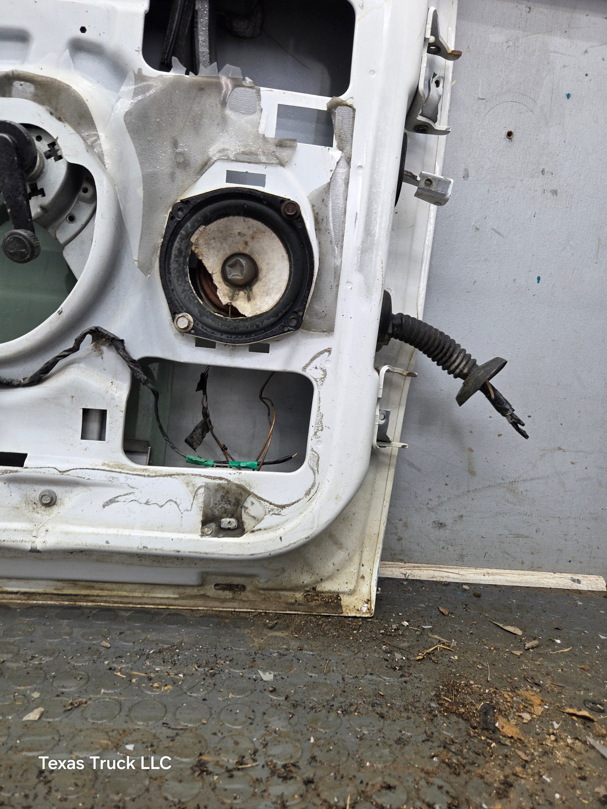 1999-2006 Chevrolet Silverado / GMC Sierra 1500 2500 3500 HD Front Driver Side Door LH