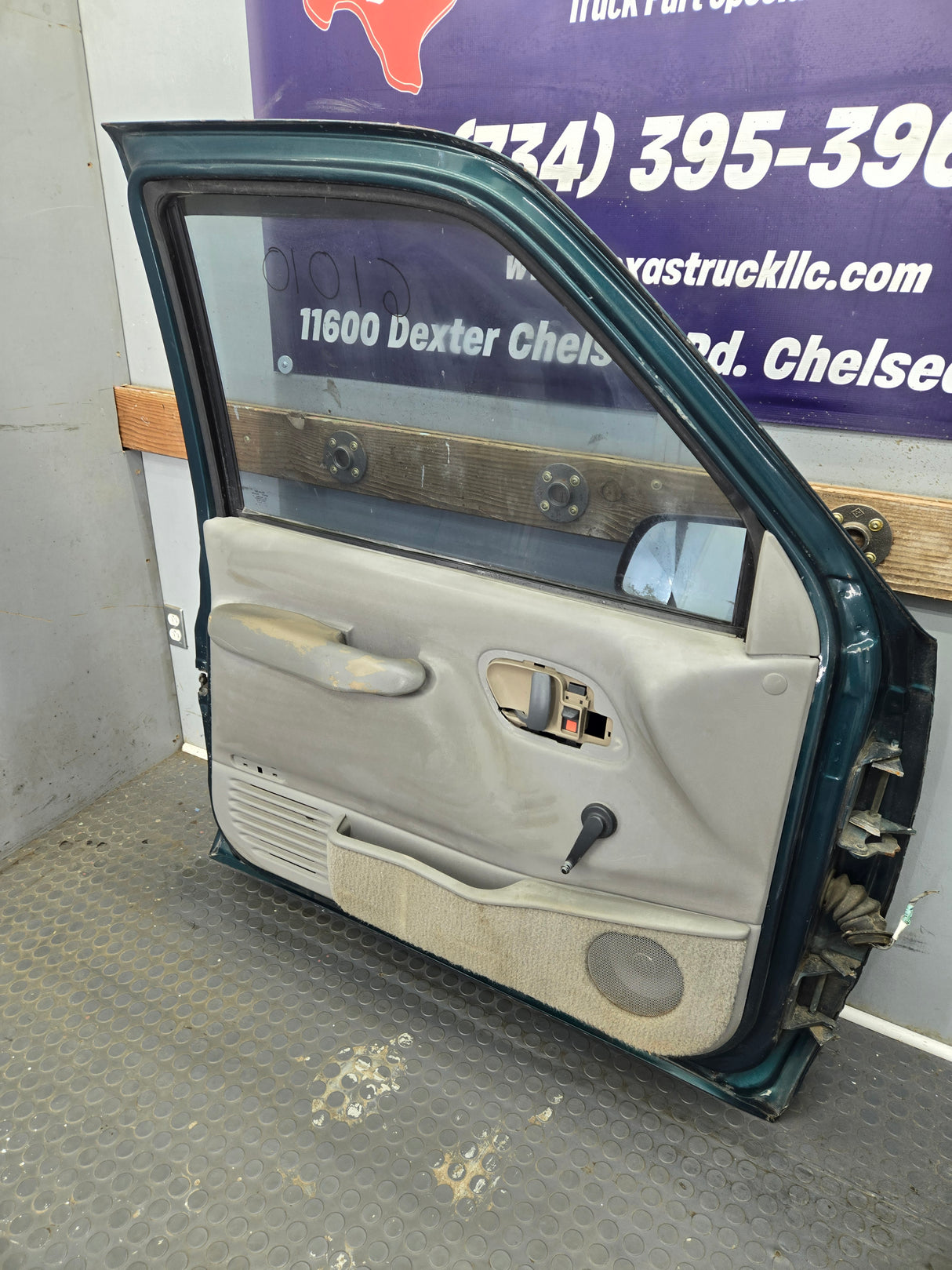 1988-2000 Chevrolet Silverado Suburban GMC Sierra LH Front Driver Side Door