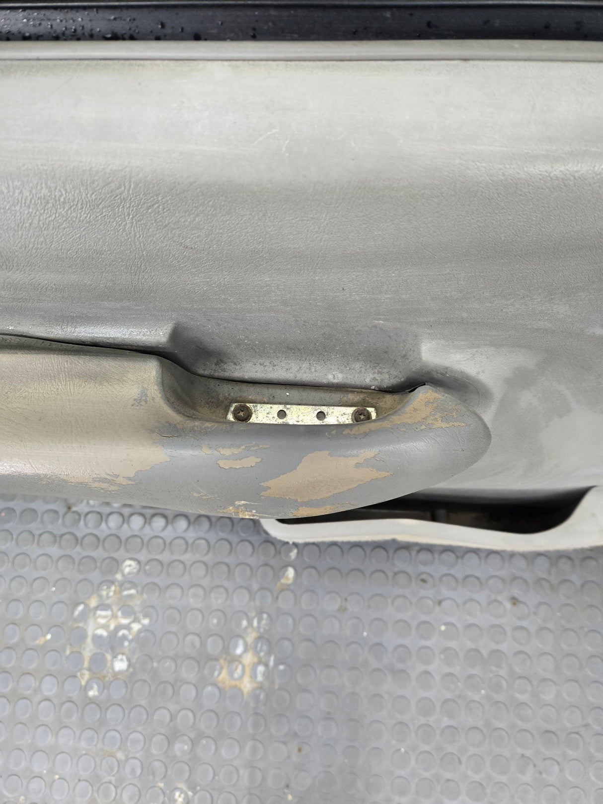 1988-2000 Chevrolet Silverado Suburban GMC Sierra LH Front Driver Side Door