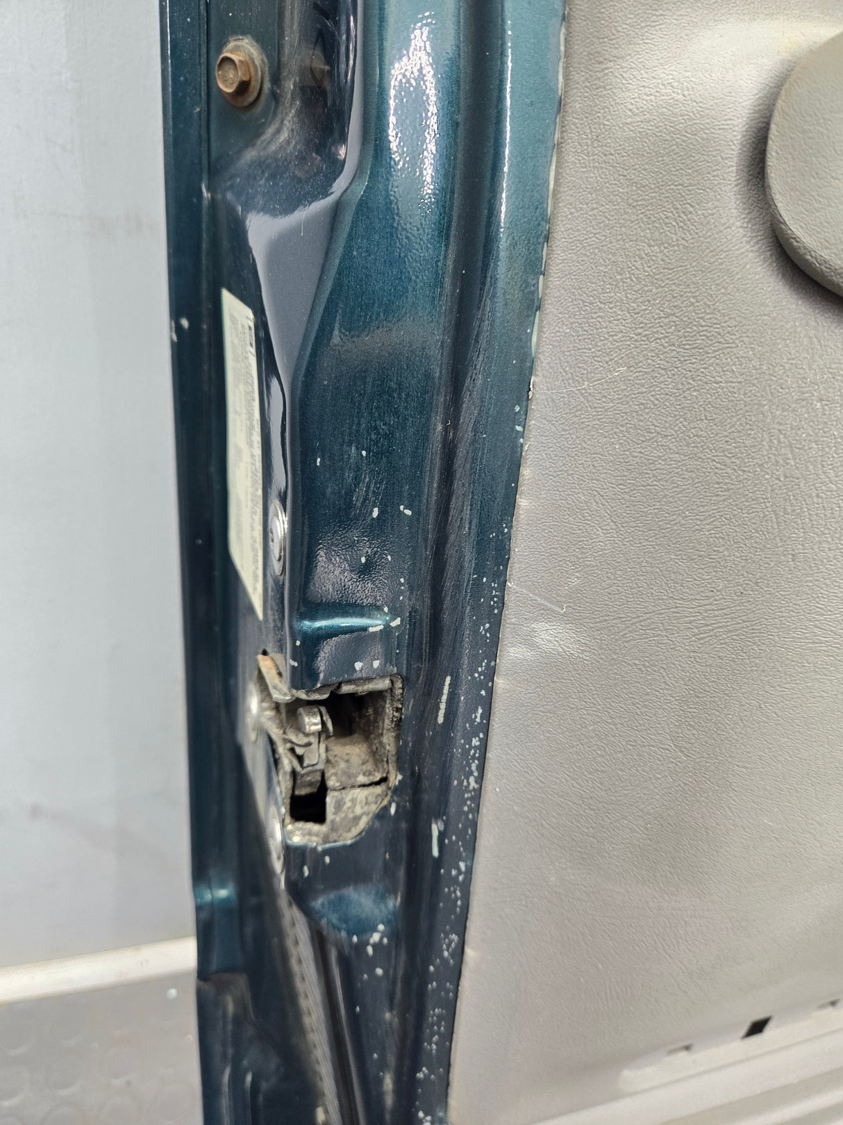 1988-2000 Chevrolet Silverado Suburban GMC Sierra LH Front Driver Side Door