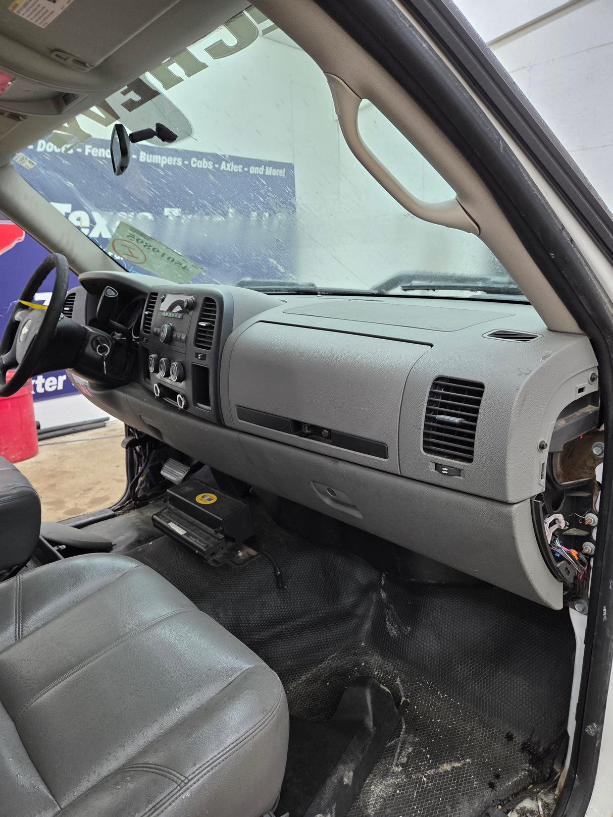 2007-2013 Chevrolet Silverado / GMC Sierra 1500 2500 3500 HD Regular Cab