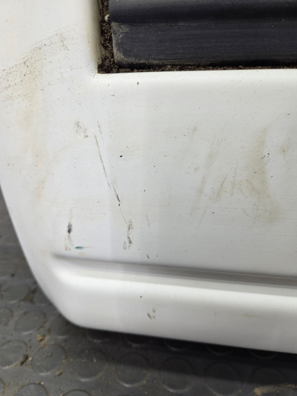 1999-2007 Chevrolet Silverado / GMC Sierra 1500 2500 3500 HD Rear Driver side LH Crew Cab rear door