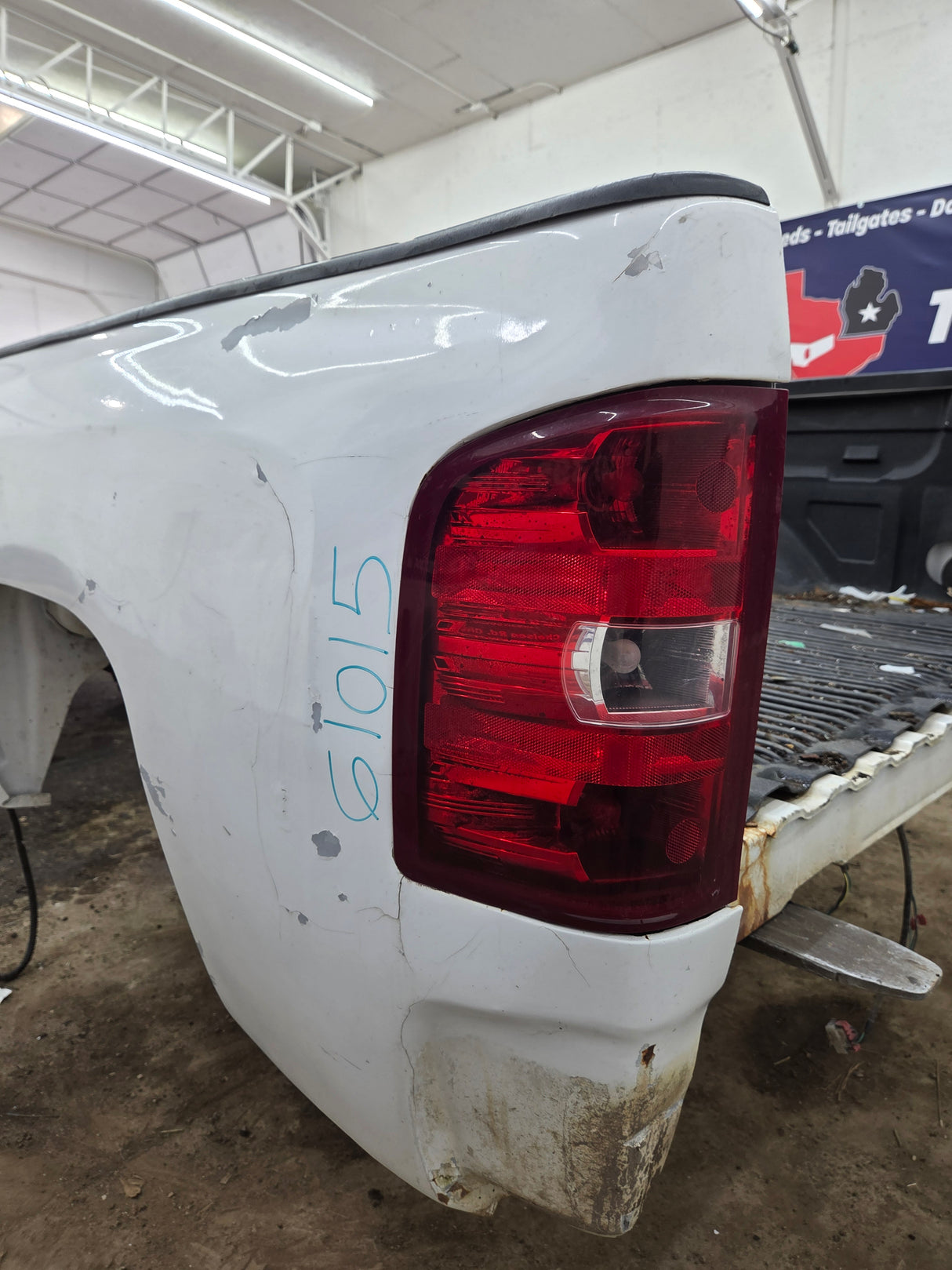 2007-2013 Chevrolet Silverado 1500 2500 3500 HD 6' 6" Short Truck Bed